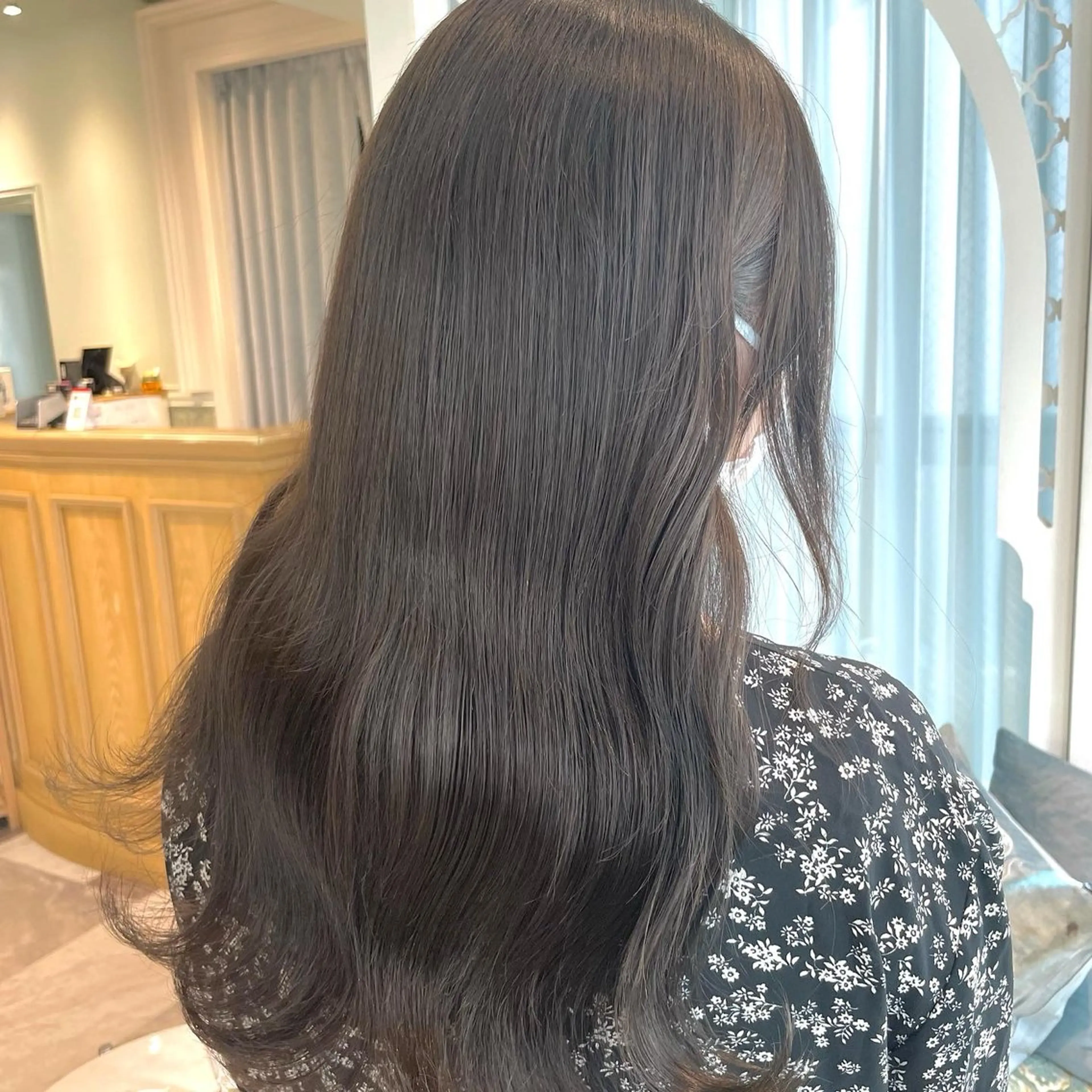 セミロング カラー ベージュカラー 黒髪 ブリーチ ブルーカラー ブルーブラック カット ヘアカラー トリートメント 木屋元一/透明感 /レイヤー/顔まわりのヘアスタイル