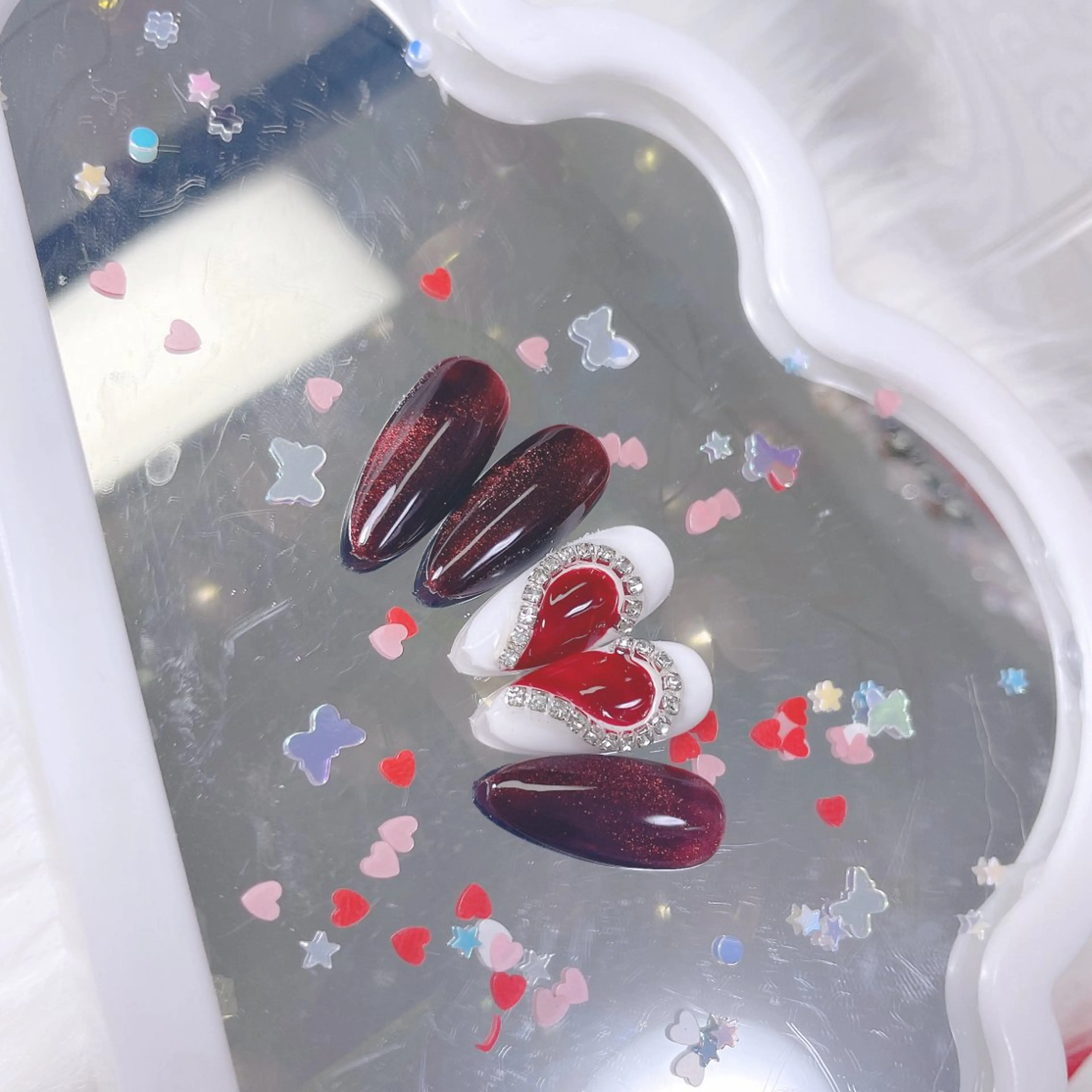 ネイル 成人式 ジェルネイル ネイルチップ 冬ネイル クリスマス ハンドネイル Momoa nail salon所属・MoMoA Nail ネイル長さ出し専門店のネイルデザイン
