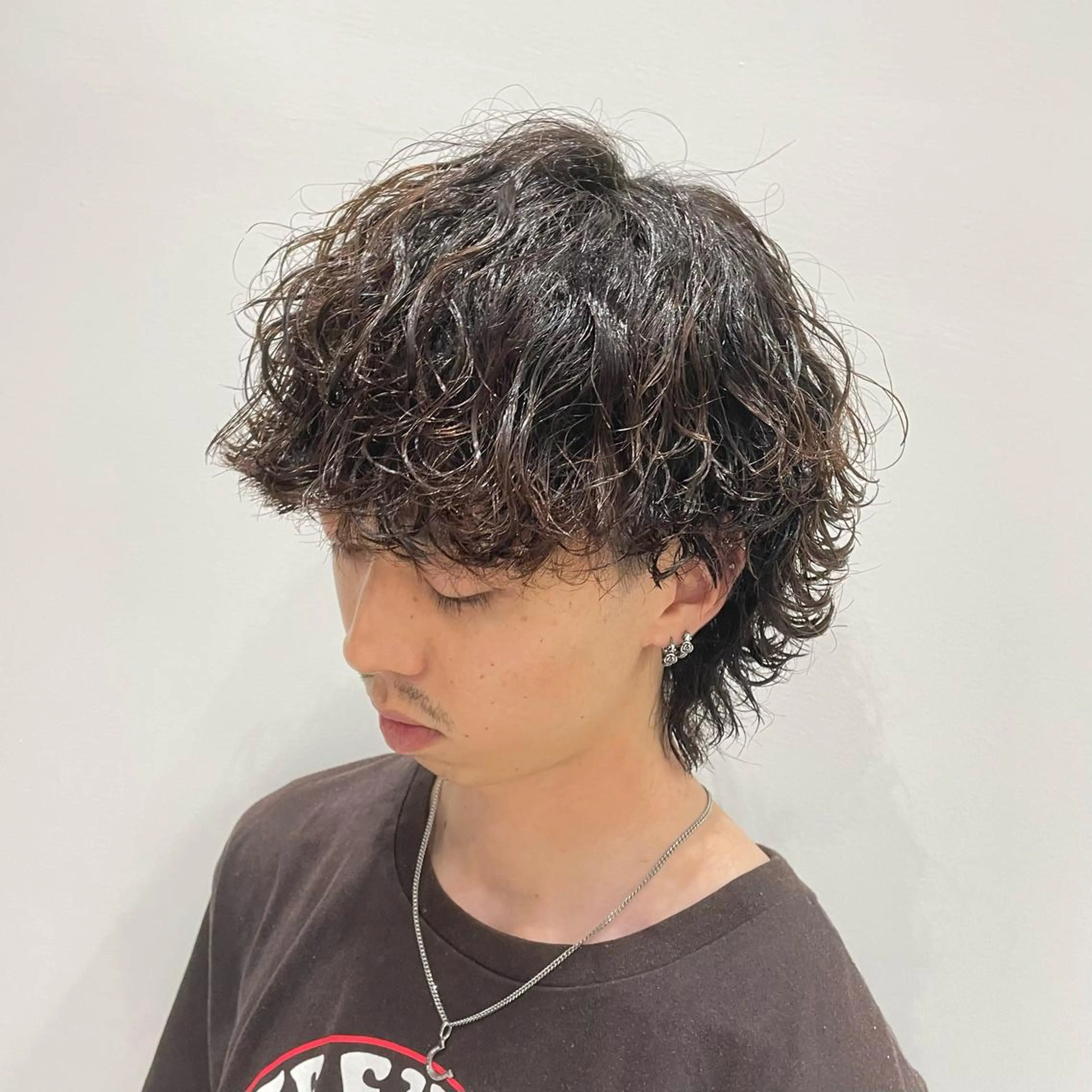 ミディアム パーマ メンズ カット パーマ 🔥縦落ちツイスパ 🔥鈴木健紀のヘアスタイル