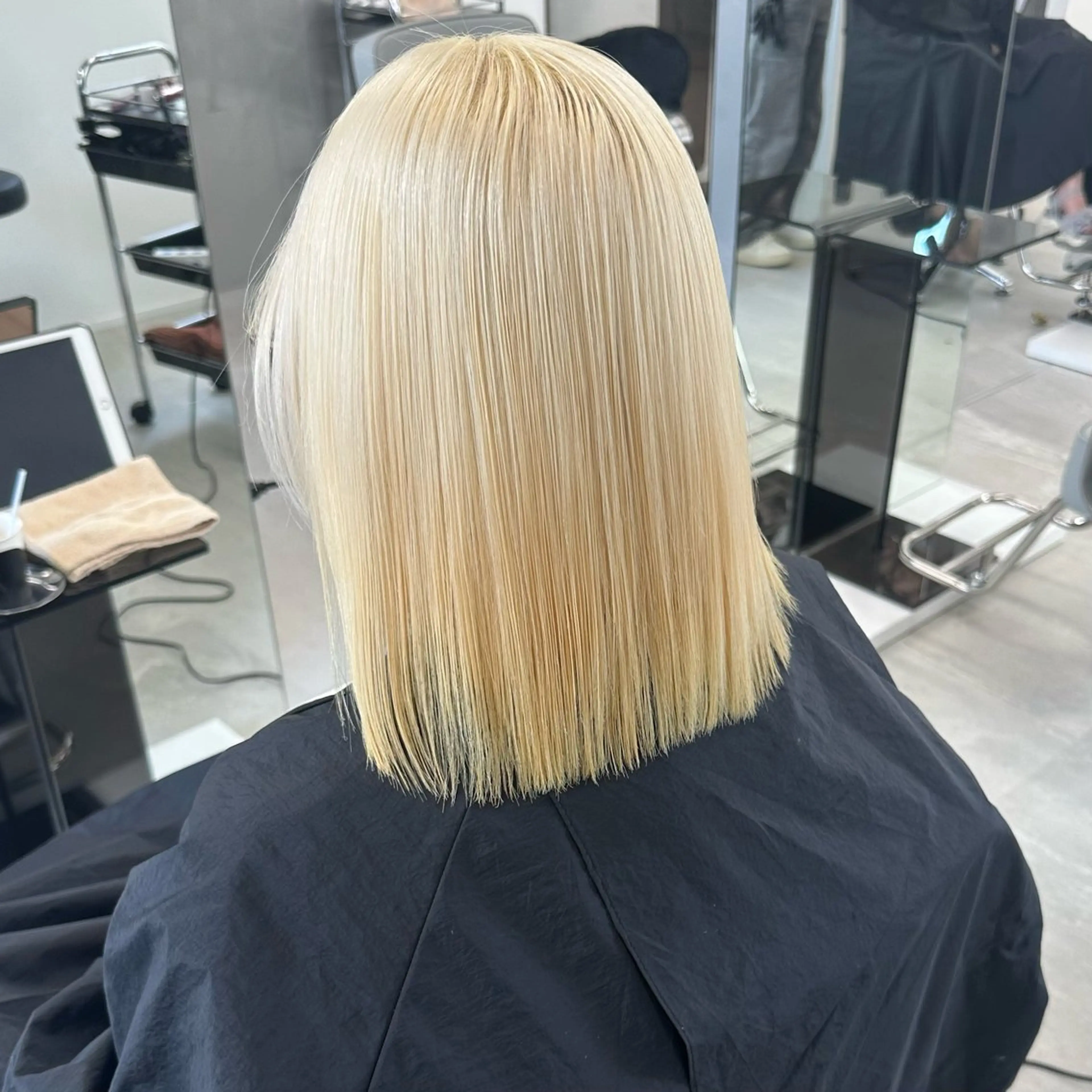 セミロング カラー ヘアカラー トリートメント REAL 心斎橋所属・ハイトーン/ベージュ /デザイン🦋ナツミのヘアスタイル