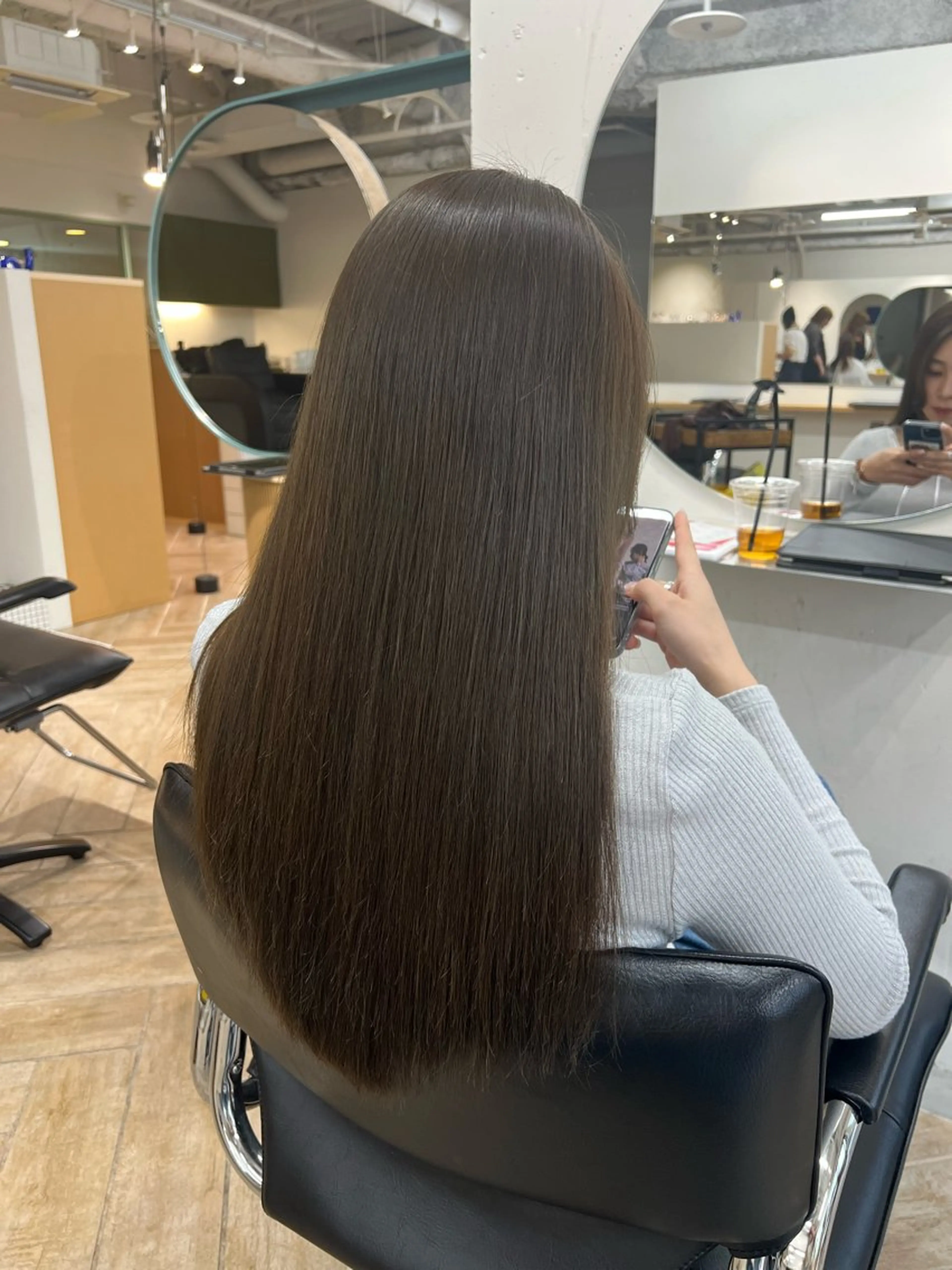 ロング カラー カット ヘアカラー トリートメント ベージュ/グレージュ 新潟/万代/井上佑のヘアスタイル