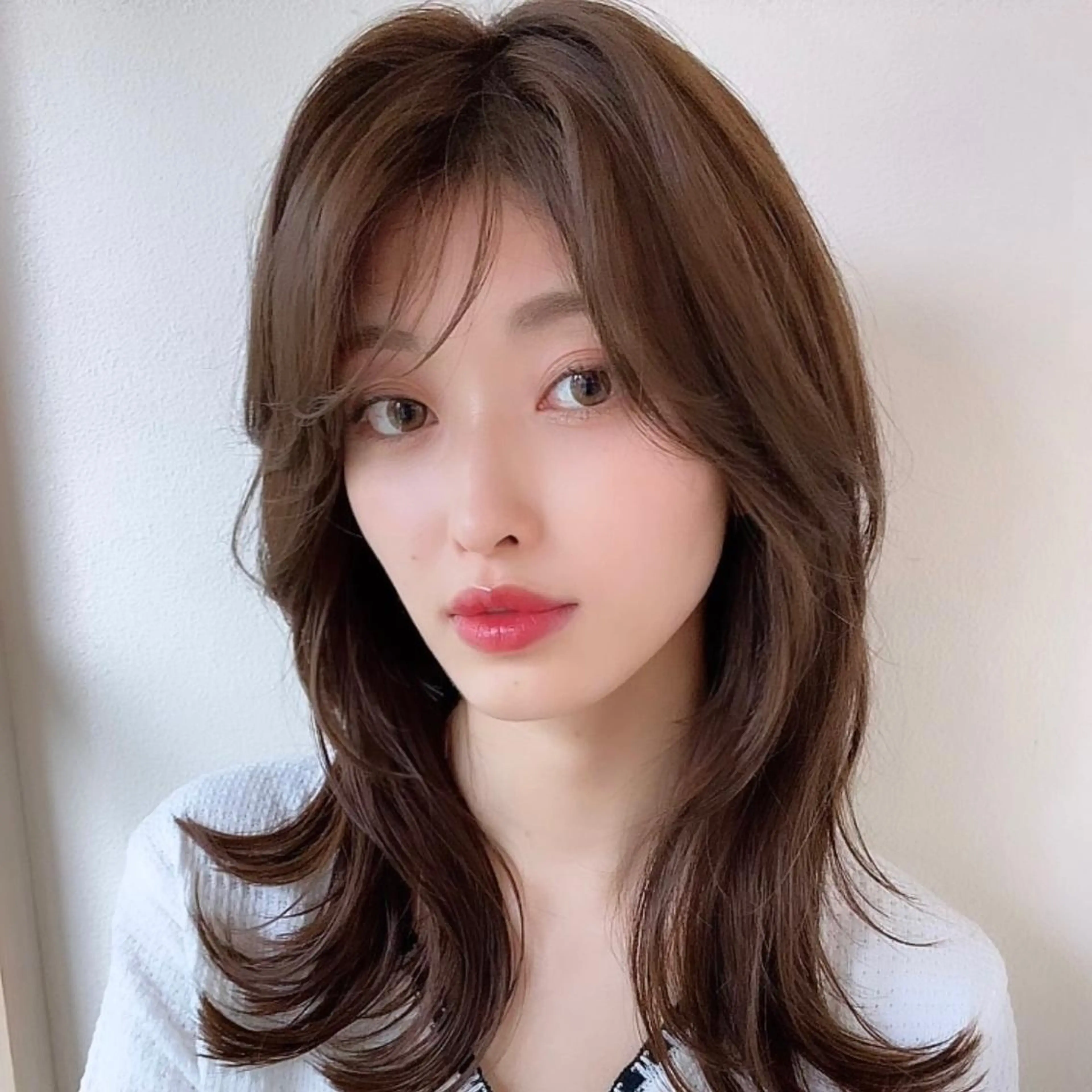 ミディアム カラー ミディアムパーマ 透明感カラー グレージュ 韓国風ヘア レイヤーカット カット ヘアカラー トリートメント 髪質改善/ レイヤーカット金井翔のヘアスタイル