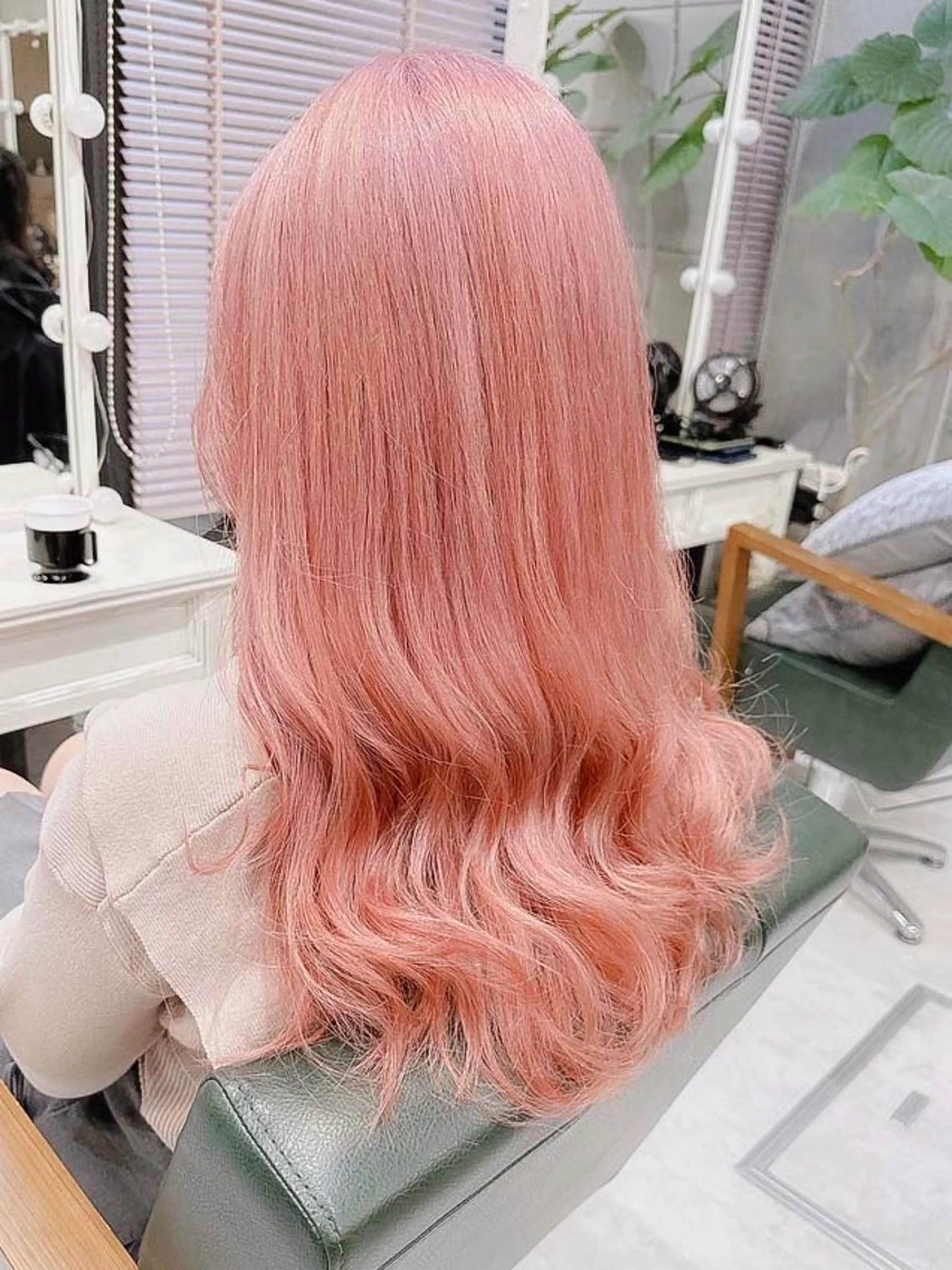 ロング カラー ブリーチ 透明感カラー ハイトーンカラー オレンジ オレンジピンク 𝐍𝐚𝐧𝐚{ 原宿/ハイトーン🫧のヘアスタイル