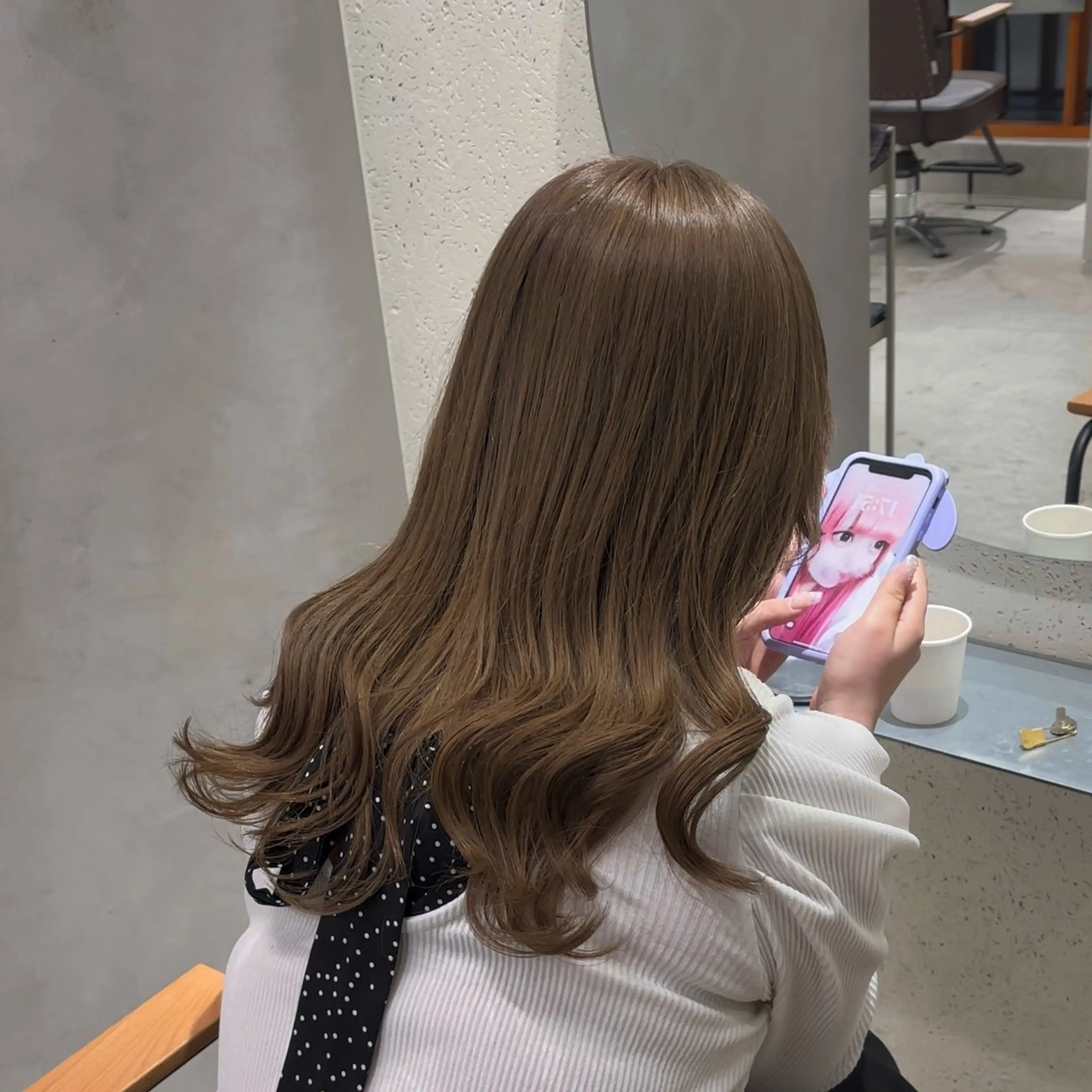 ミディアム カラー ベージュカラー ミルクティーベージュ ヘアカラー トリートメント ヘッドスパ ヘアセット オカベ ショウマのヘアスタイル