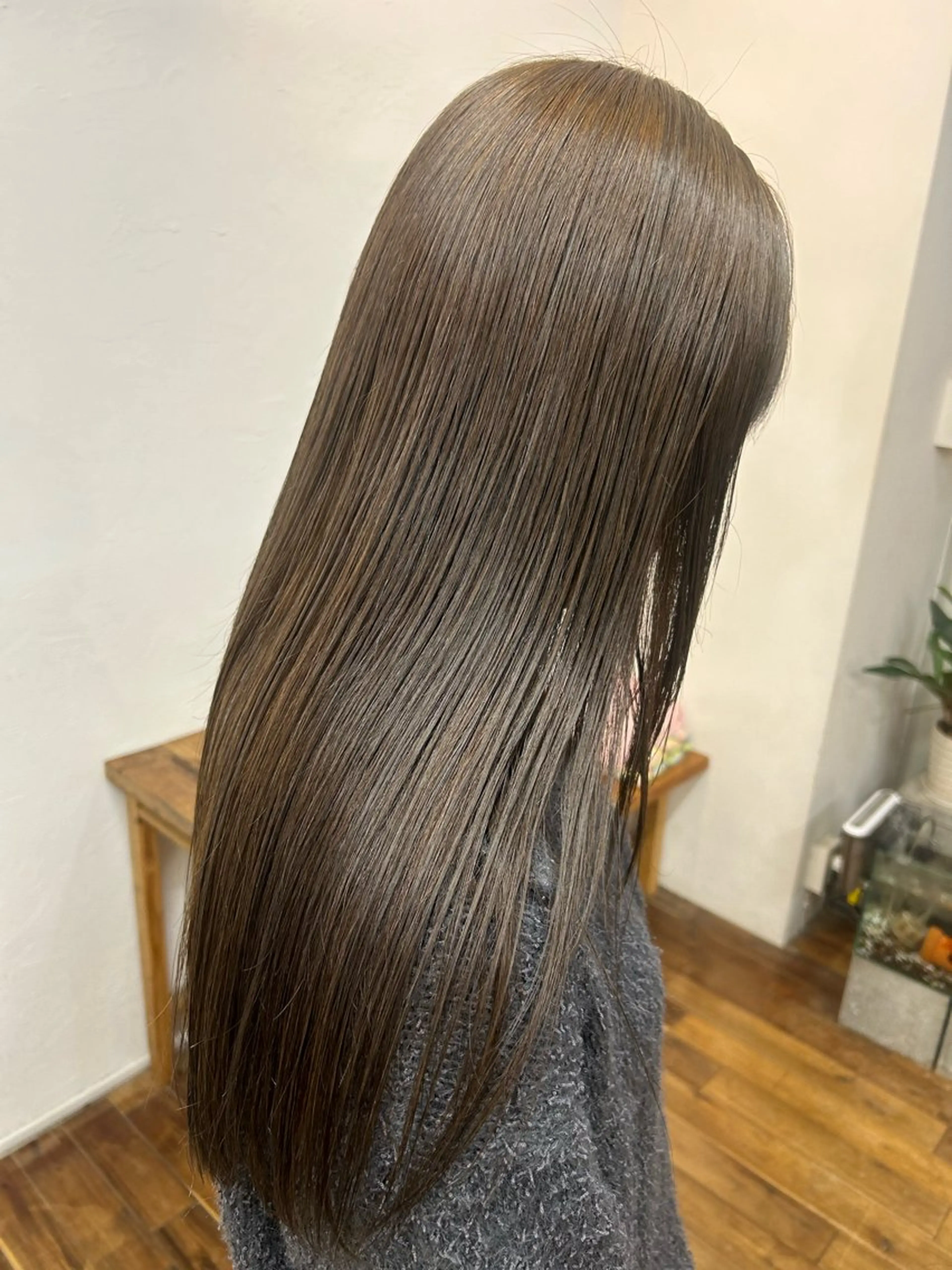 カラー 透明感カラー たにおか まなかのヘアスタイル