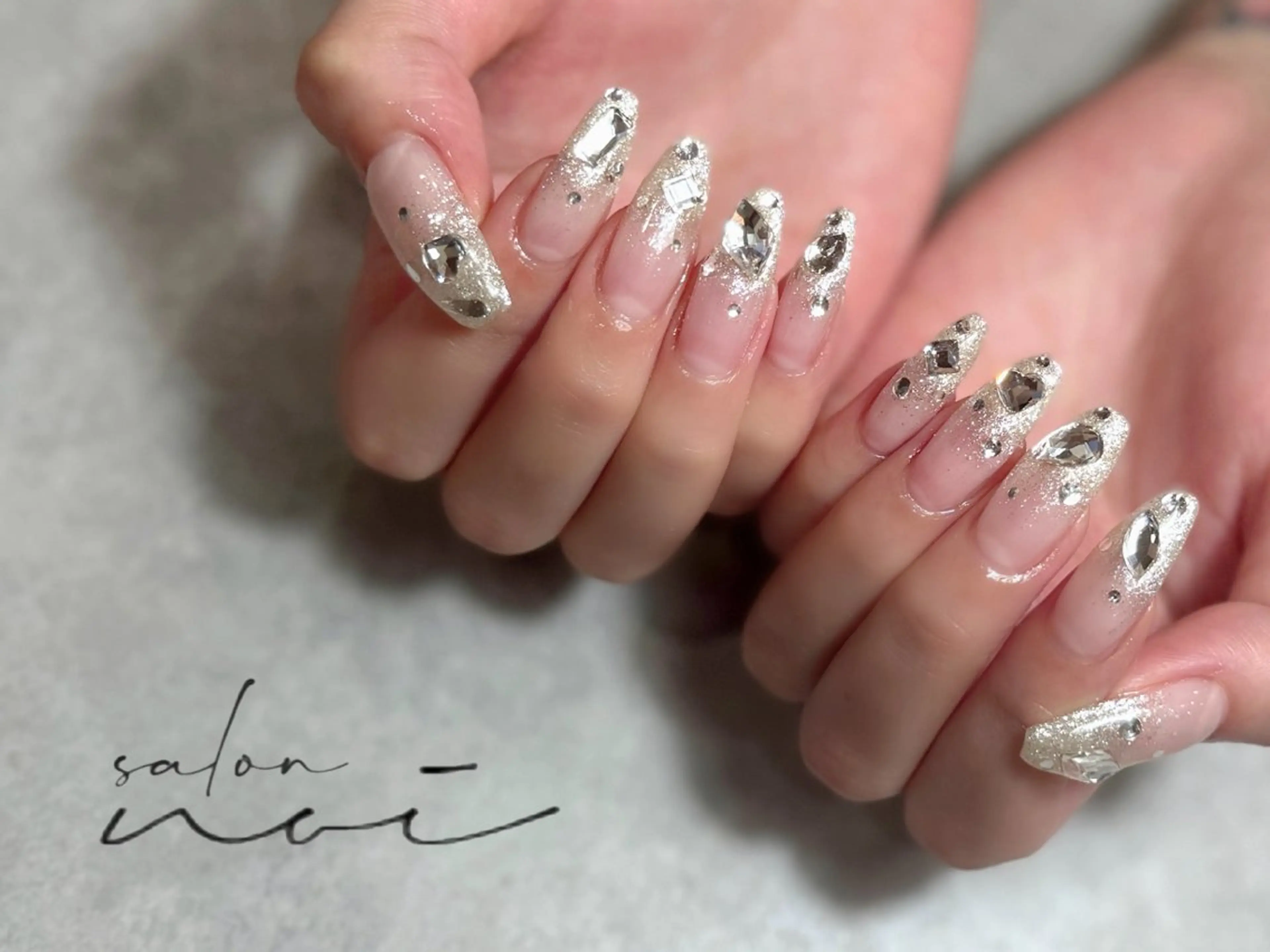 ネイル ストーンネイル ハンドネイル salon noi所属・salon noiのネイルデザイン