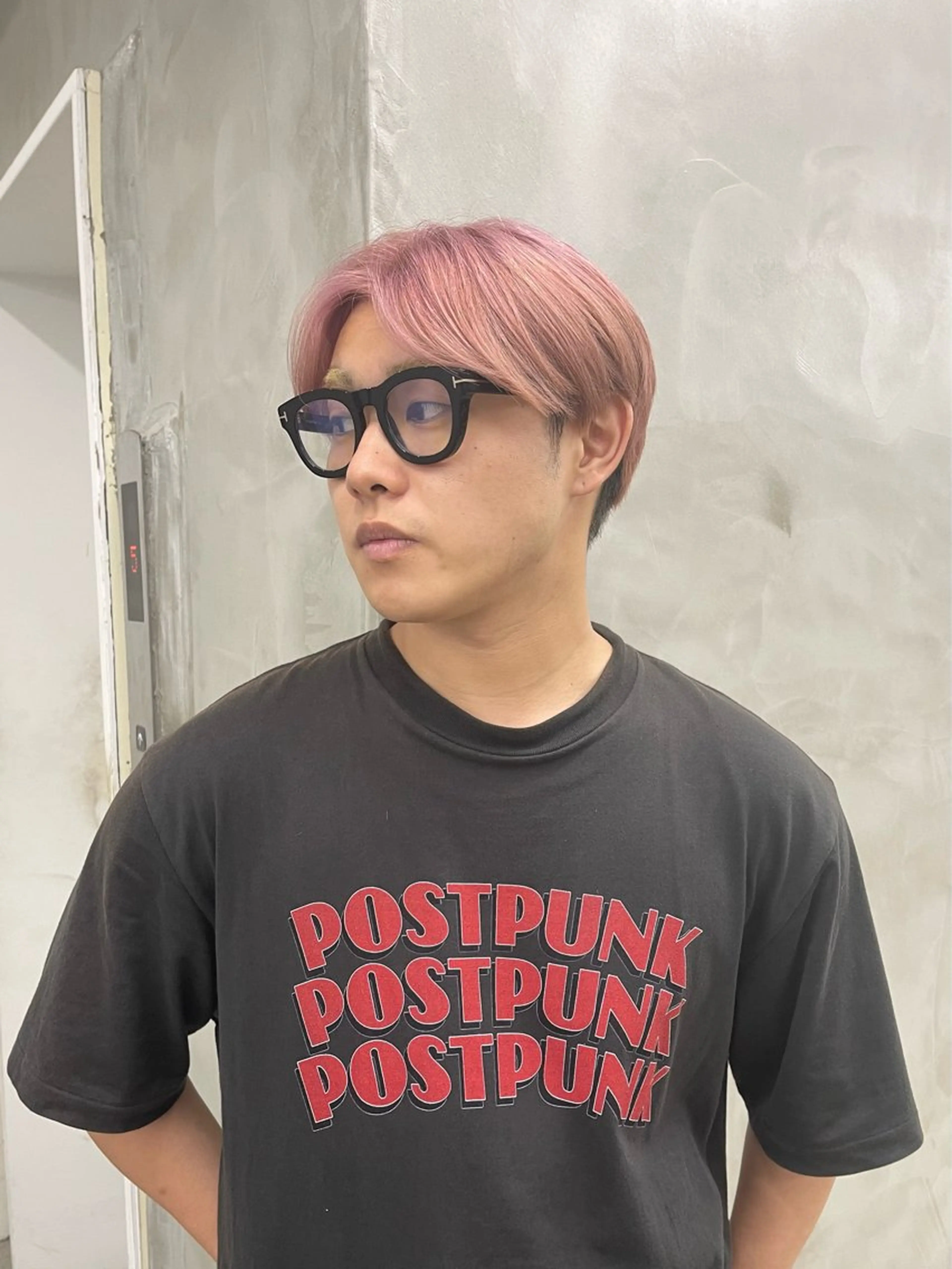 カラー メンズ メンズブリーチ センターパート ベージュカラー ブリーチ ケアブリーチ カット ヘアカラー トリートメント メンズカット パーマ[佐橋]のヘアスタイル