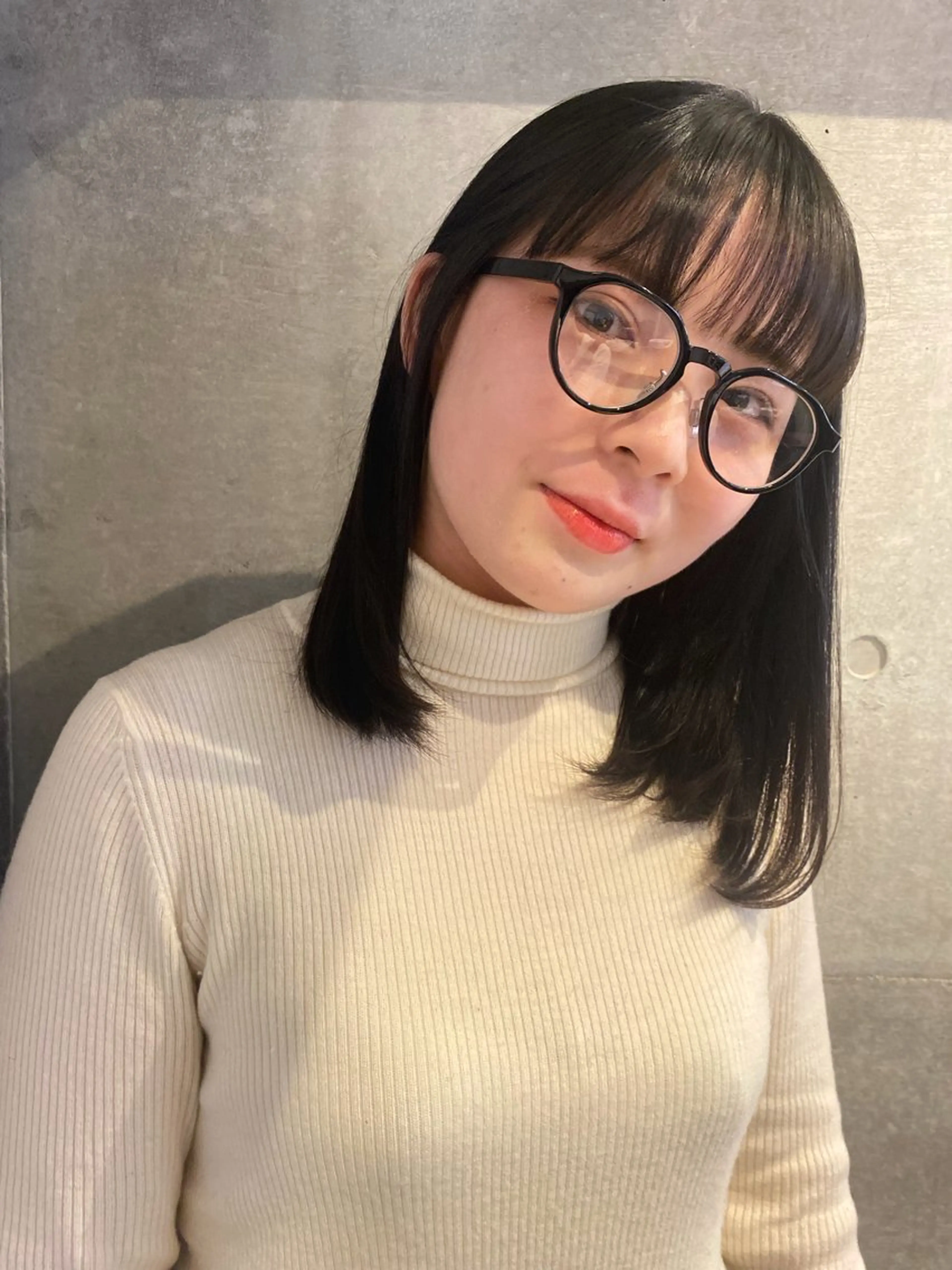 ミディアム カラー 室谷 侑奈のヘアスタイル