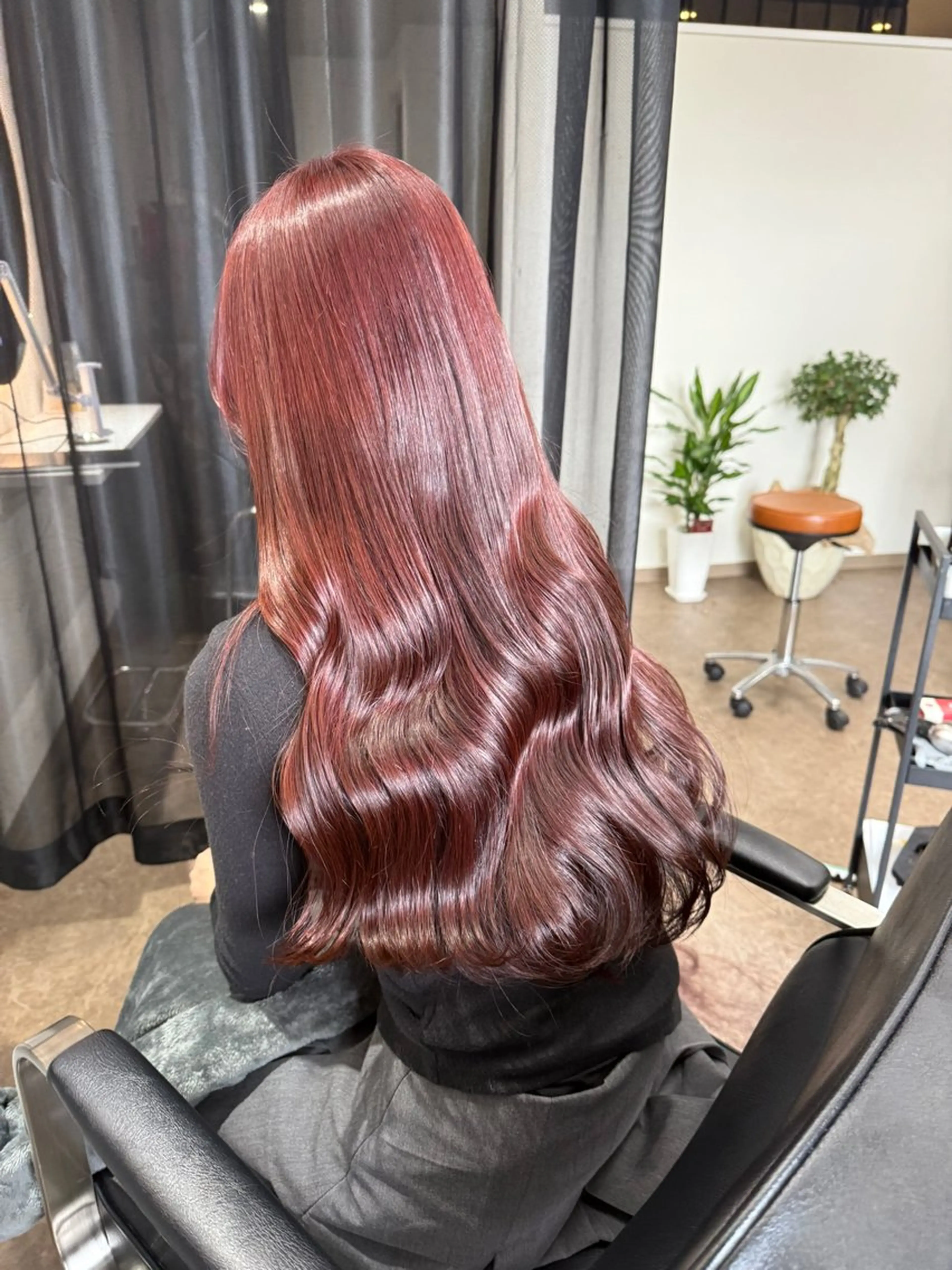 ロング ピンクブラウン ヘアカラー Licol所属・髪質改善サロン Licolフリー予約のヘアスタイル