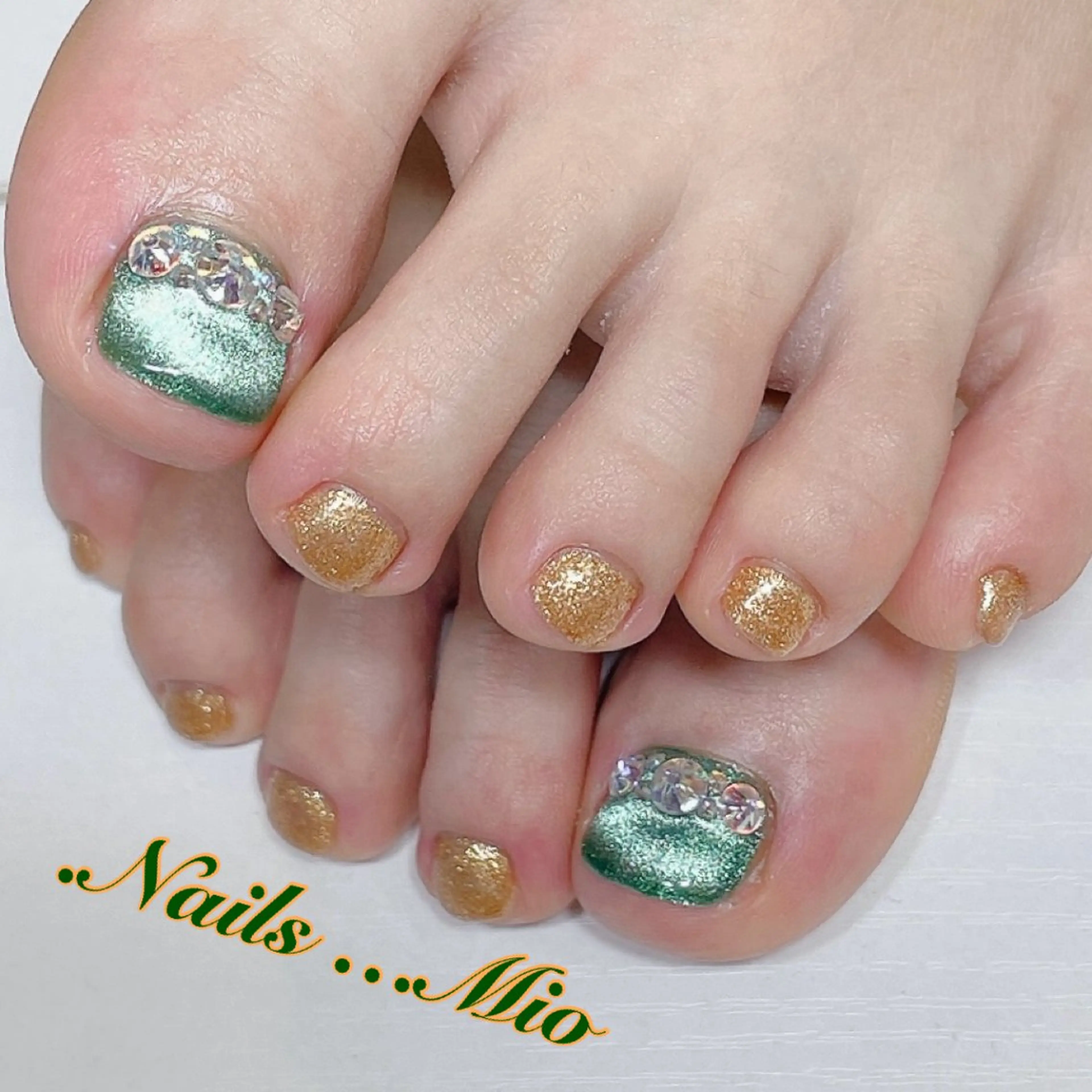 ネイル アートネイル フットネイル ジェルネイル ワンカラーネイル ストーンネイル フットネイル .Nails Mio 赤羽西ネイルサロンのネイルデザイン