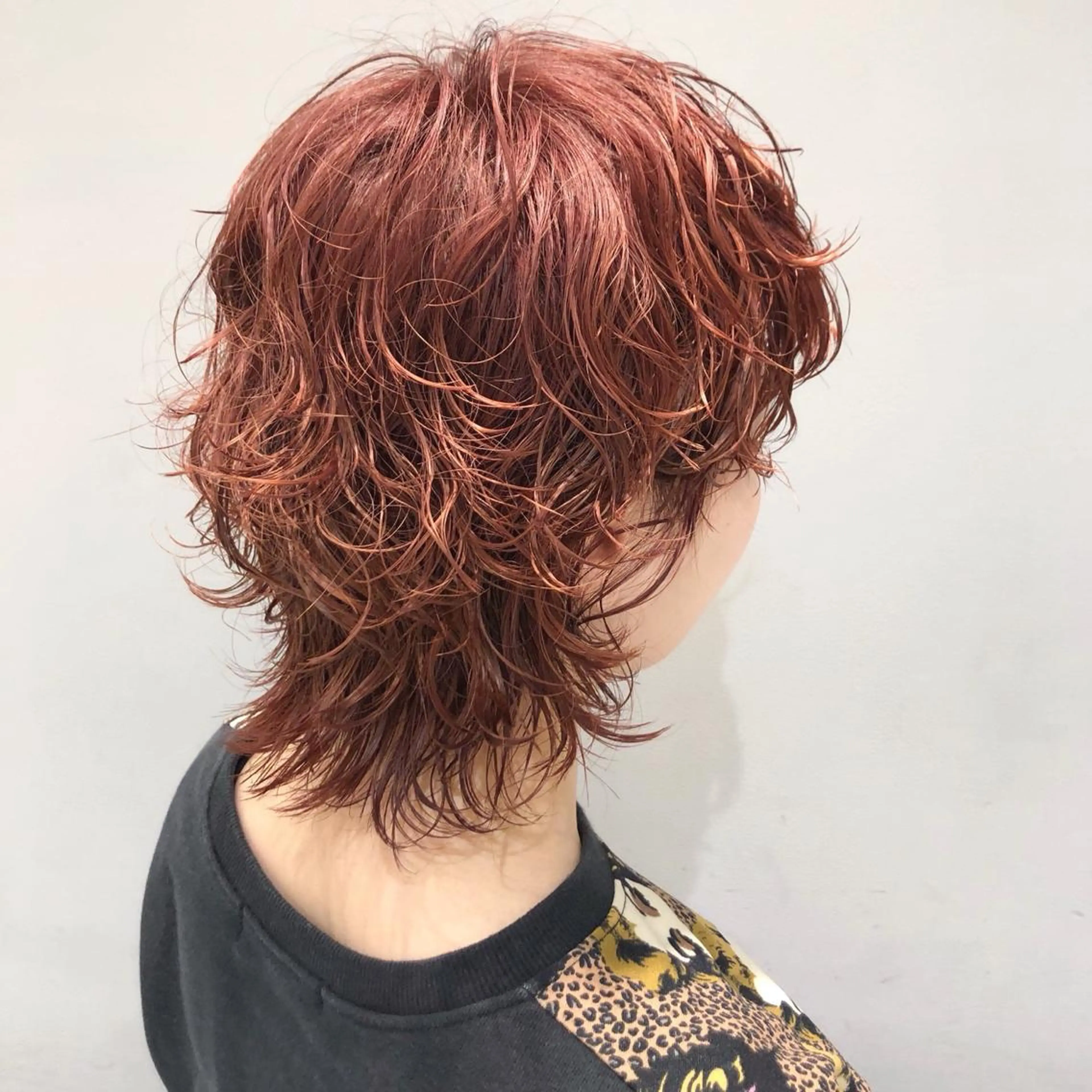 ショート カラー パーマ オレンジ カット ヘアカラー トリートメント 韓国ヘア🇰🇷 トヨキトキコのヘアスタイル