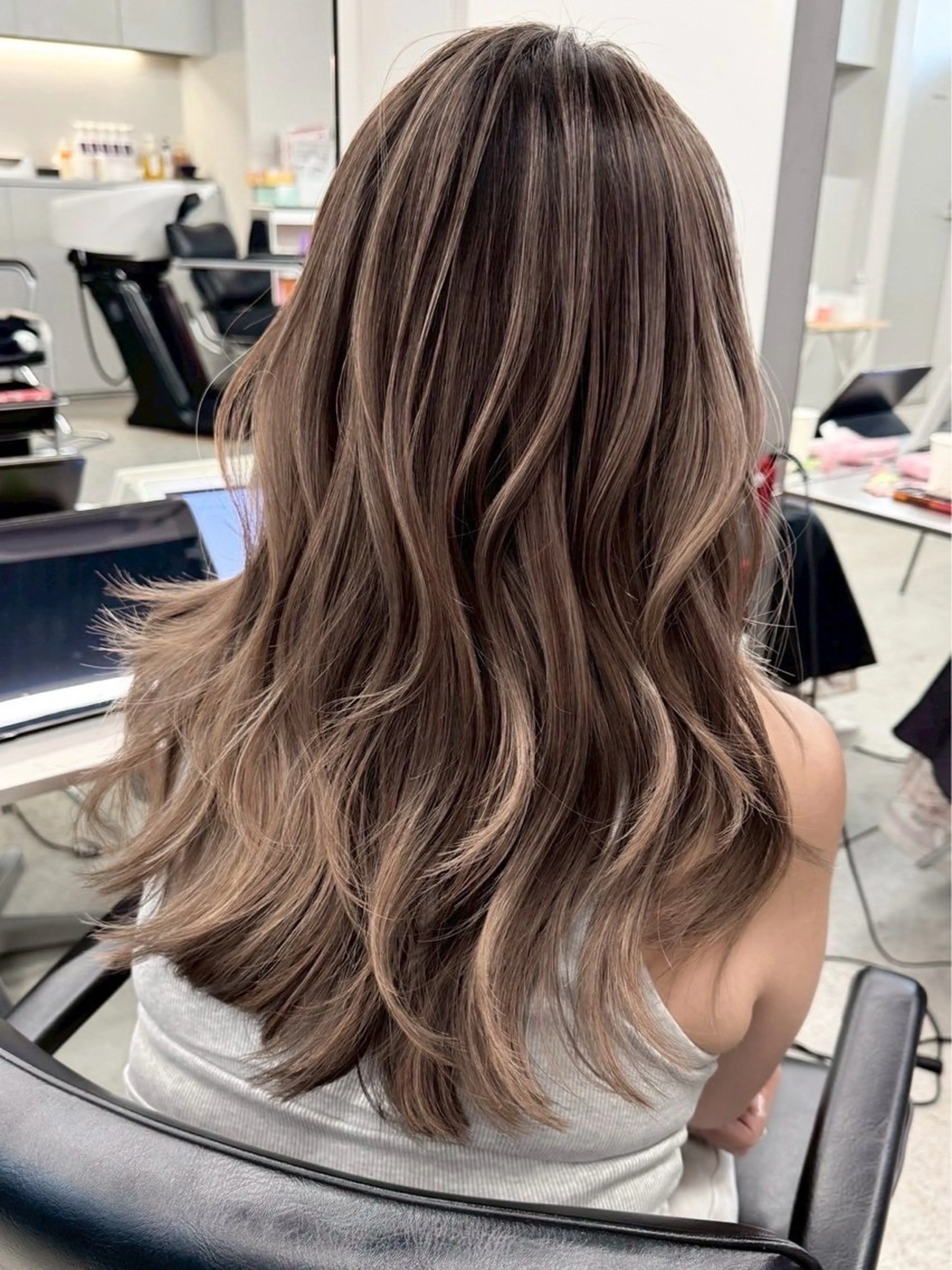 ロング カラー ハイライトカラー ハイライト レイヤーカット Gokan by JILBLAN所属・新實 ゆりあのヘアスタイル