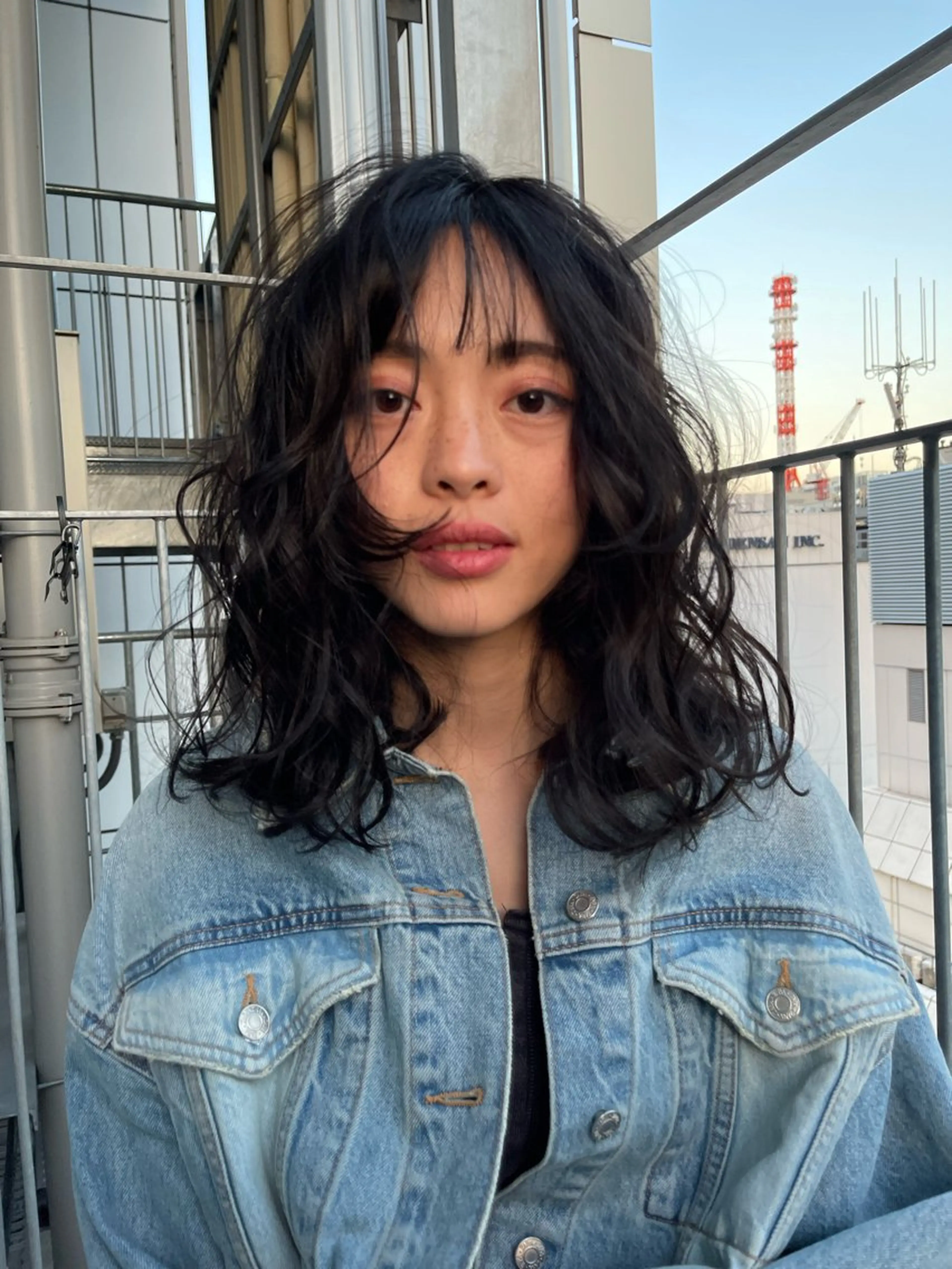 ミディアム パーマ ミディアムパーマ ウルフカット カット ヘアカラー パーマ トリートメント ボブパーマ ウルフパーマのヘアスタイル