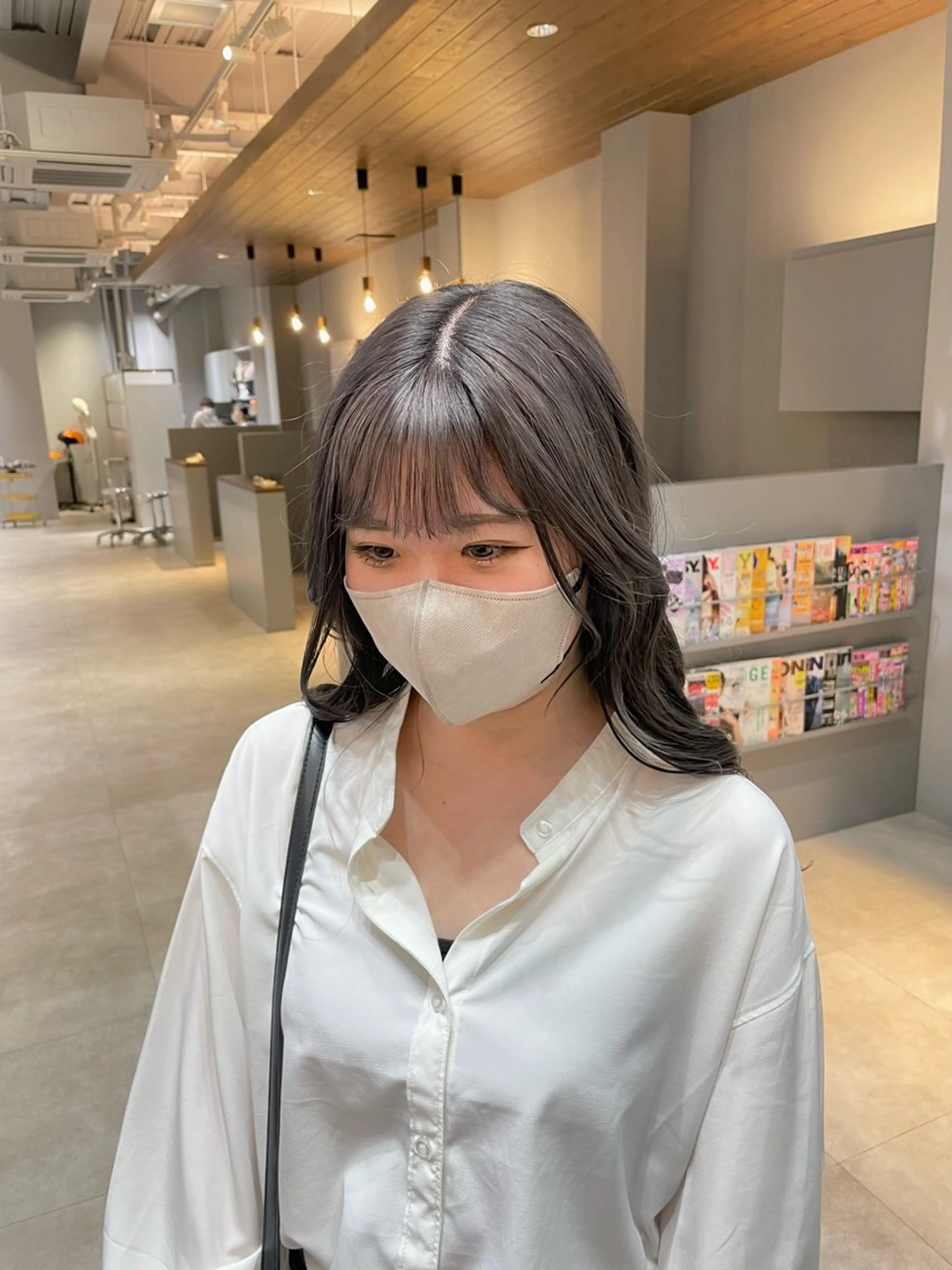 ロング カラー アッシュ アッシュグレー ブリーチ カット ヘアカラー エマ ピボット 中川店所属・富原崇太/ 透明感カラー/韓国風のヘアスタイル