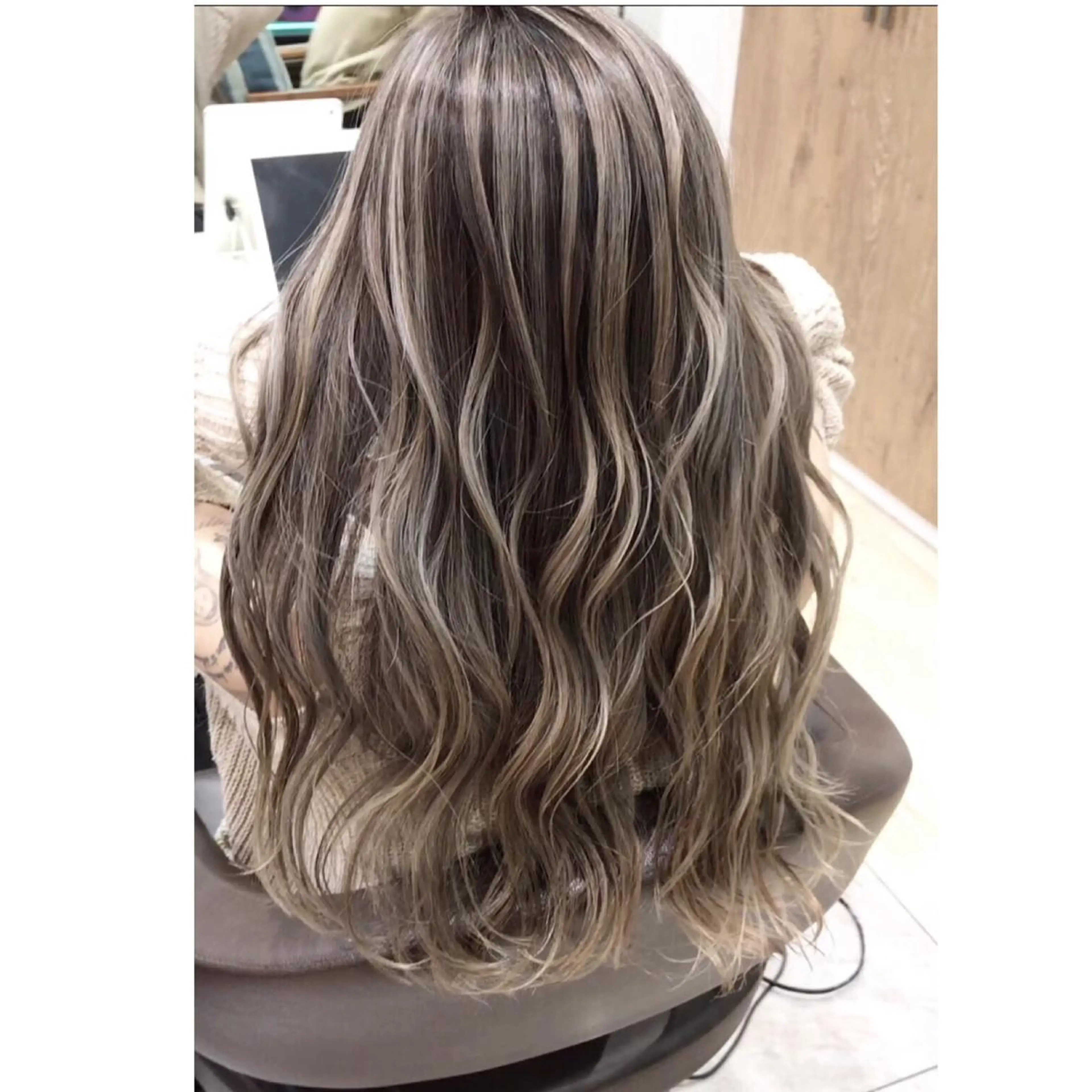 セミロング カラー バレイヤージュ レイヤーカット デザインカラー 店長🌈annaのヘアスタイル