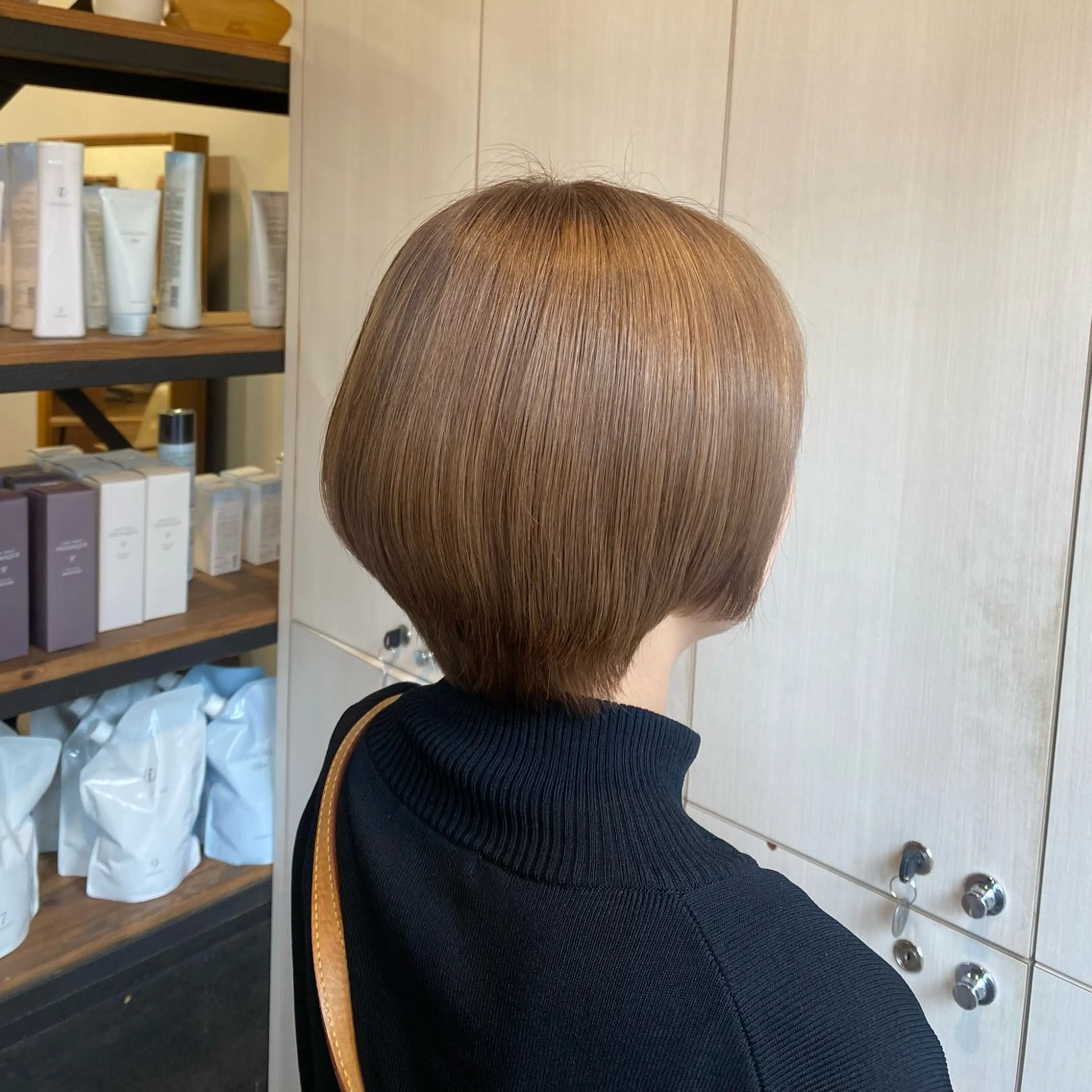 ショート ヘアカラー つじ みさきのヘアスタイル