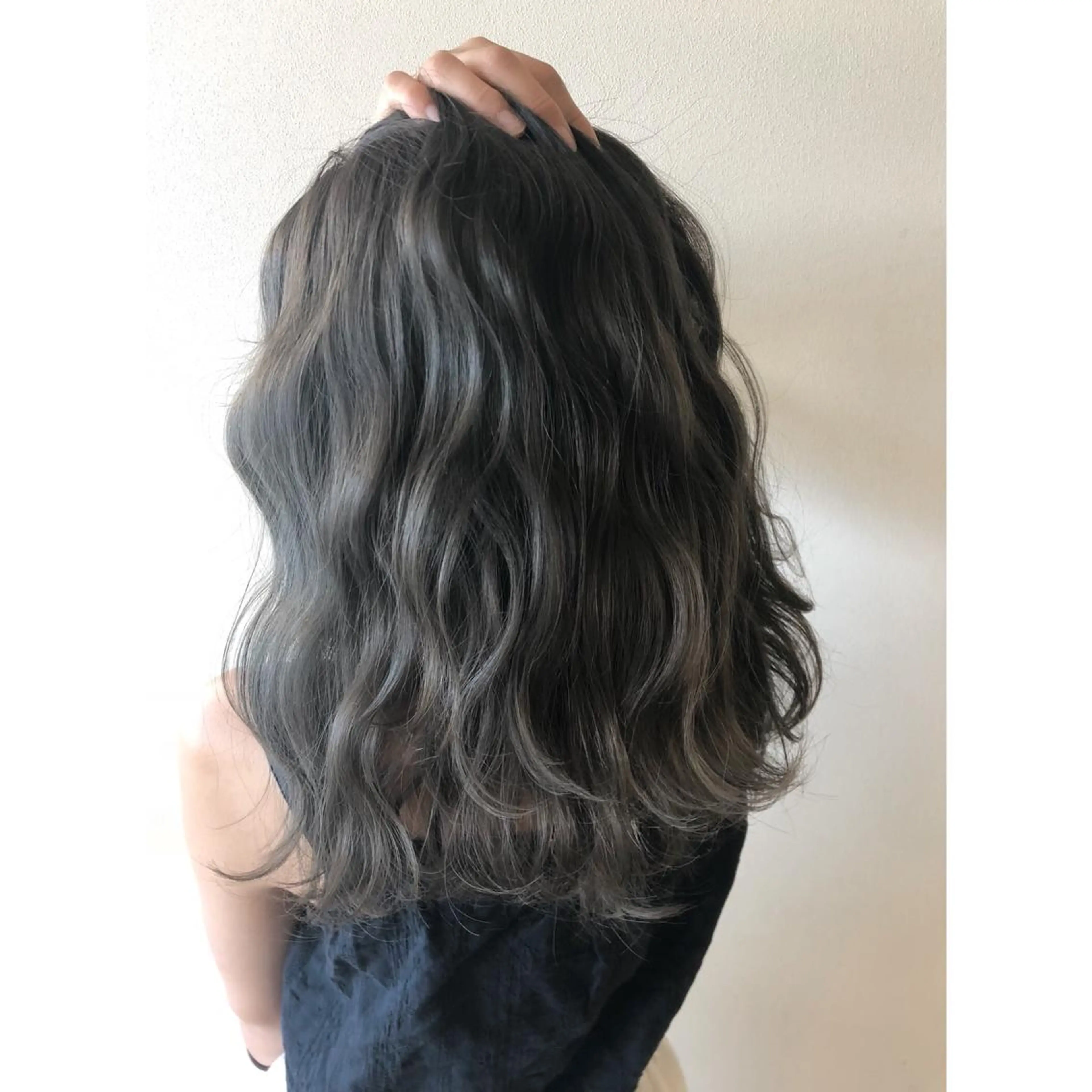 セミロング カラー ヘアアレンジ アッシュ ブリーチ 透明感カラー ダブルカラー イルミナカラー ママ美容師 マリンさんのヘアスタイル