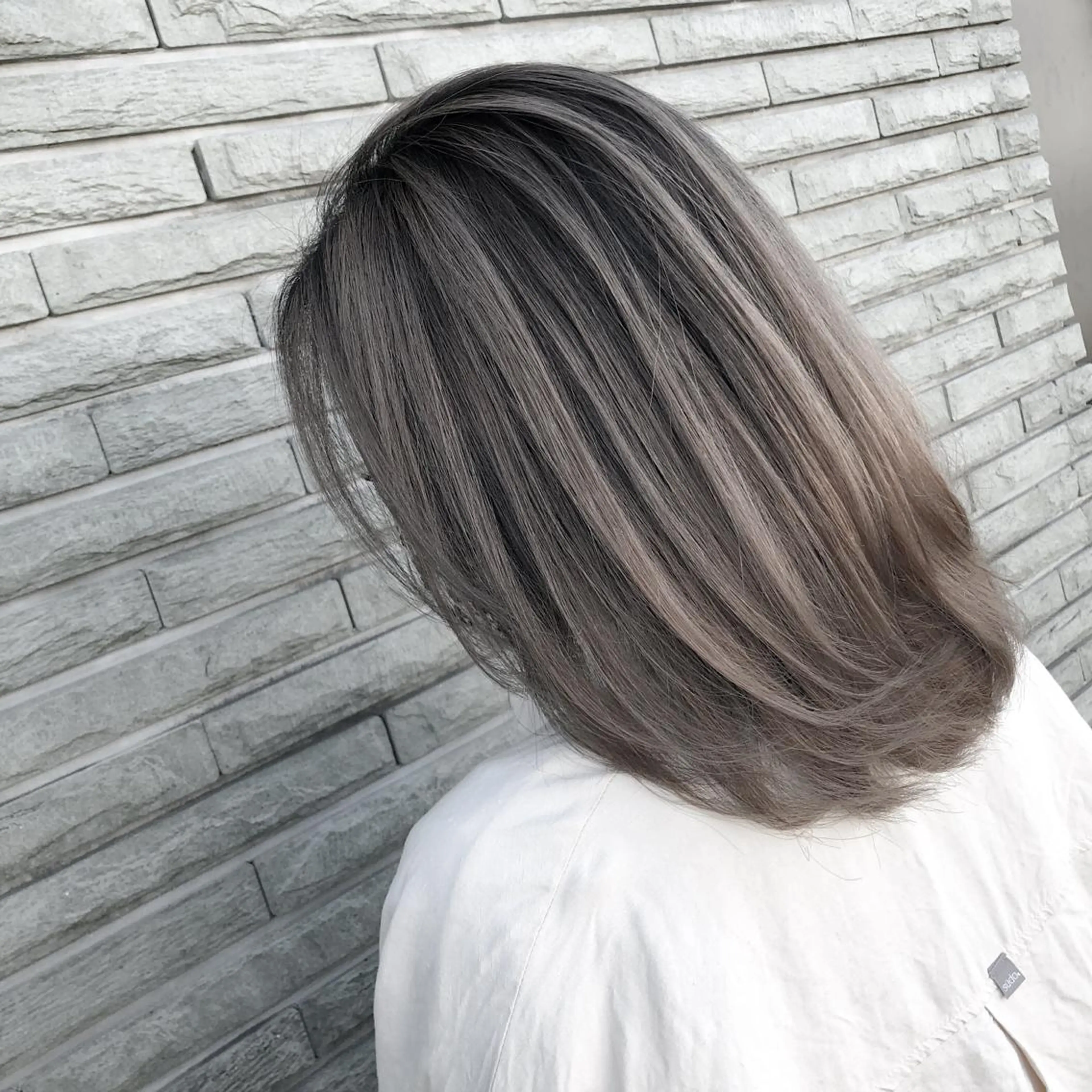 ミディアム カラー ヘアアレンジ バレイヤージュ デザインカラー ハイライトカラー 外国人風カラー ハイライト アンドウ ユウ/ レイヤーカット/韓国のヘアスタイル