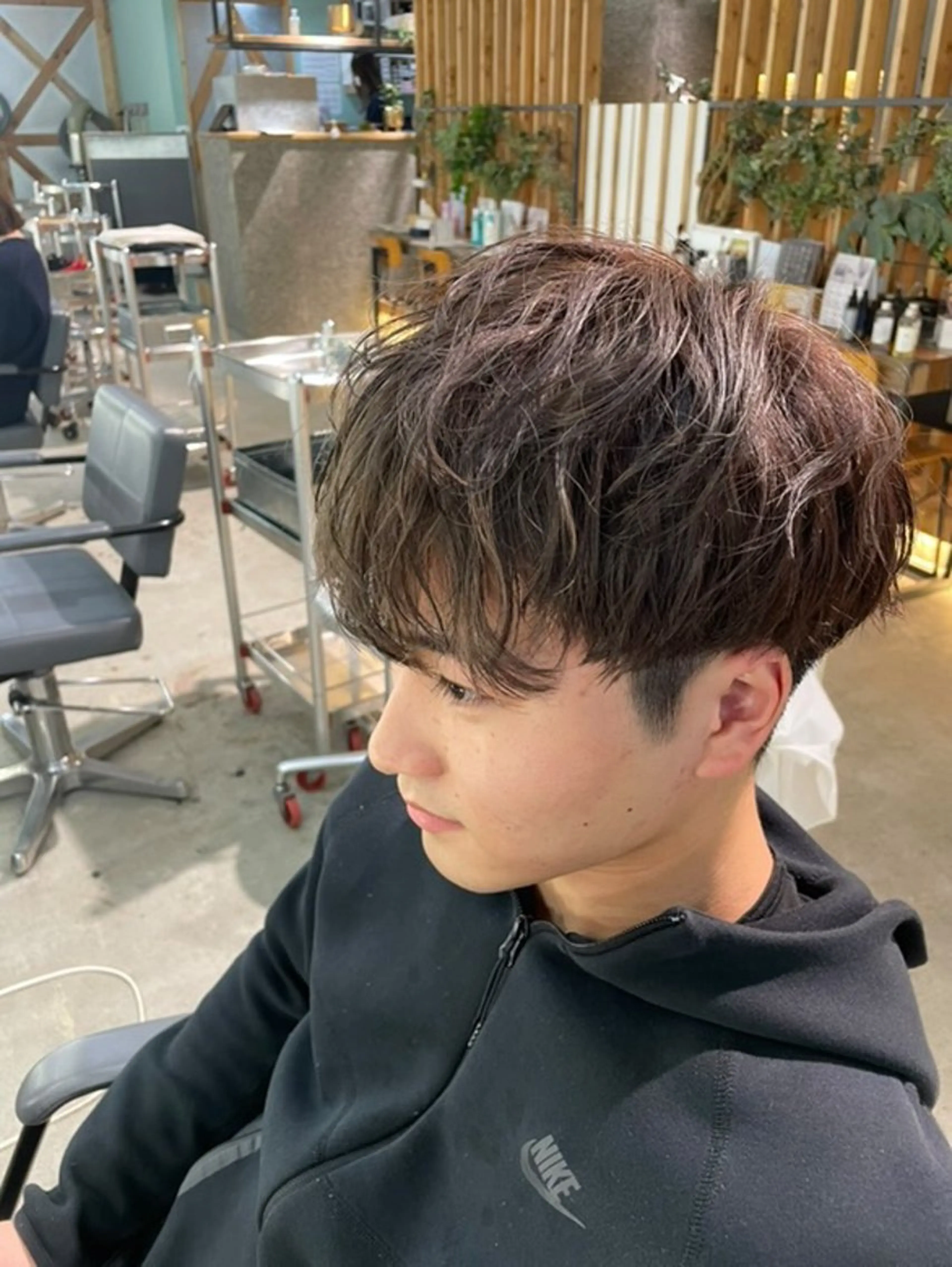カラー メンズ メンズバレイヤージュ メンズハイライト バレイヤージュ グレージュ ハイライトカラー 溜 一太のヘアスタイル