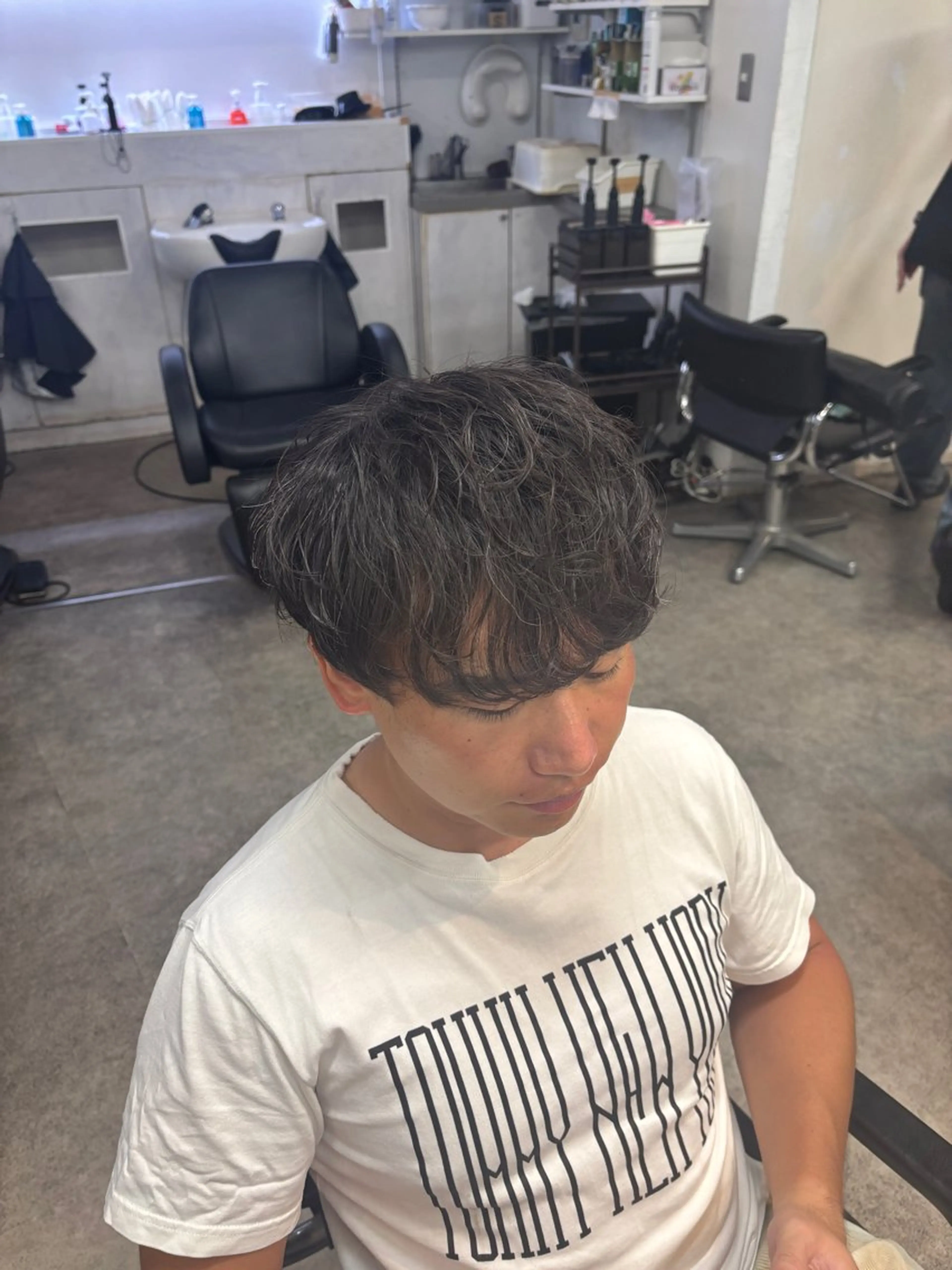 ショート パーマ メンズ センターパート モヒカン メンズパーマ ソフトモヒカン メンズツイストパーマ カット パーマ ヘアセット 原宿スパイラルパーマ 波巻きパーマ/隼士のヘアスタイル