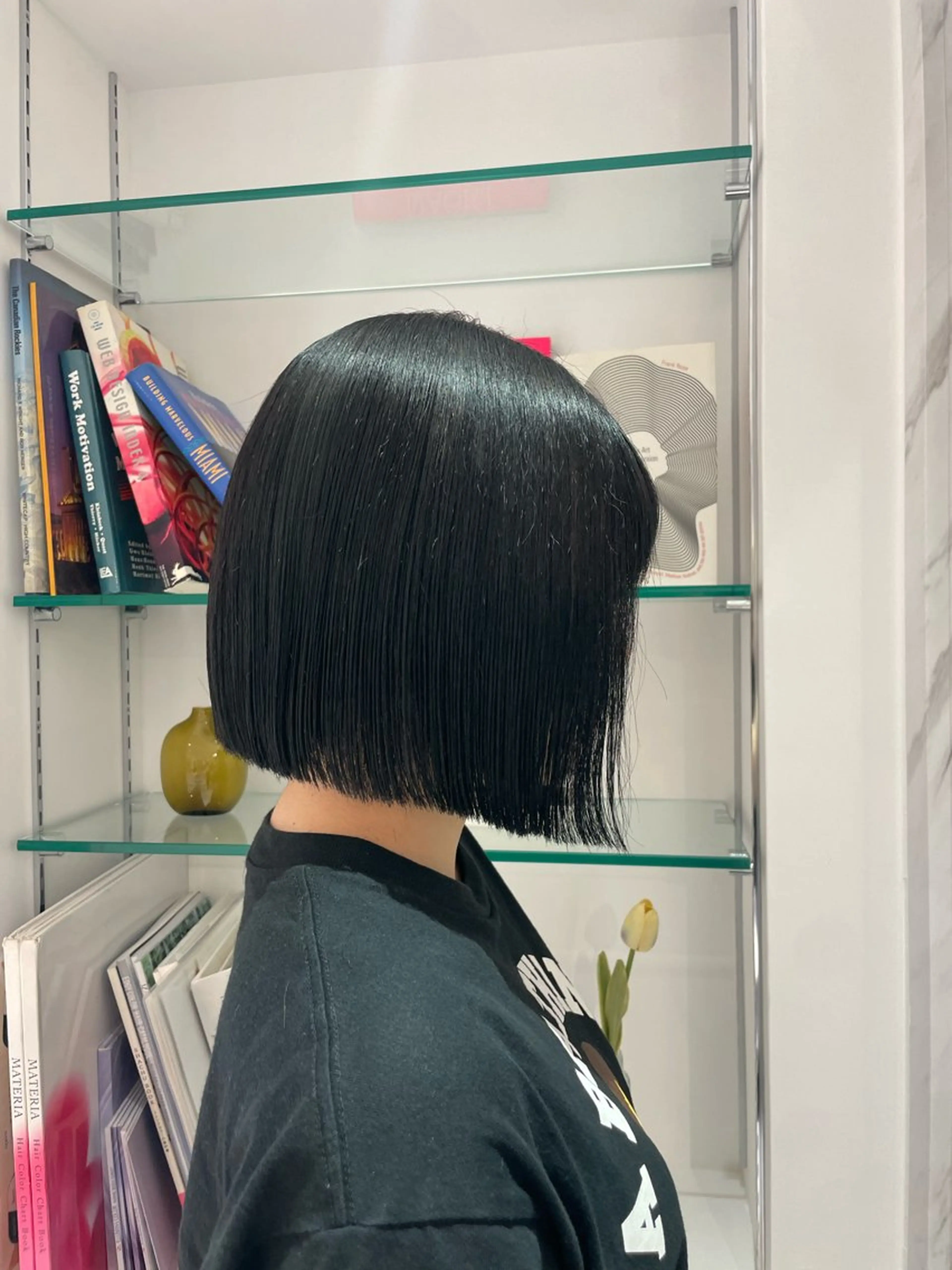 ショート カラー 切りっぱなしボブ 黒髪 ボブ カット ヘアカラー 佐藤 綾郁のヘアスタイル