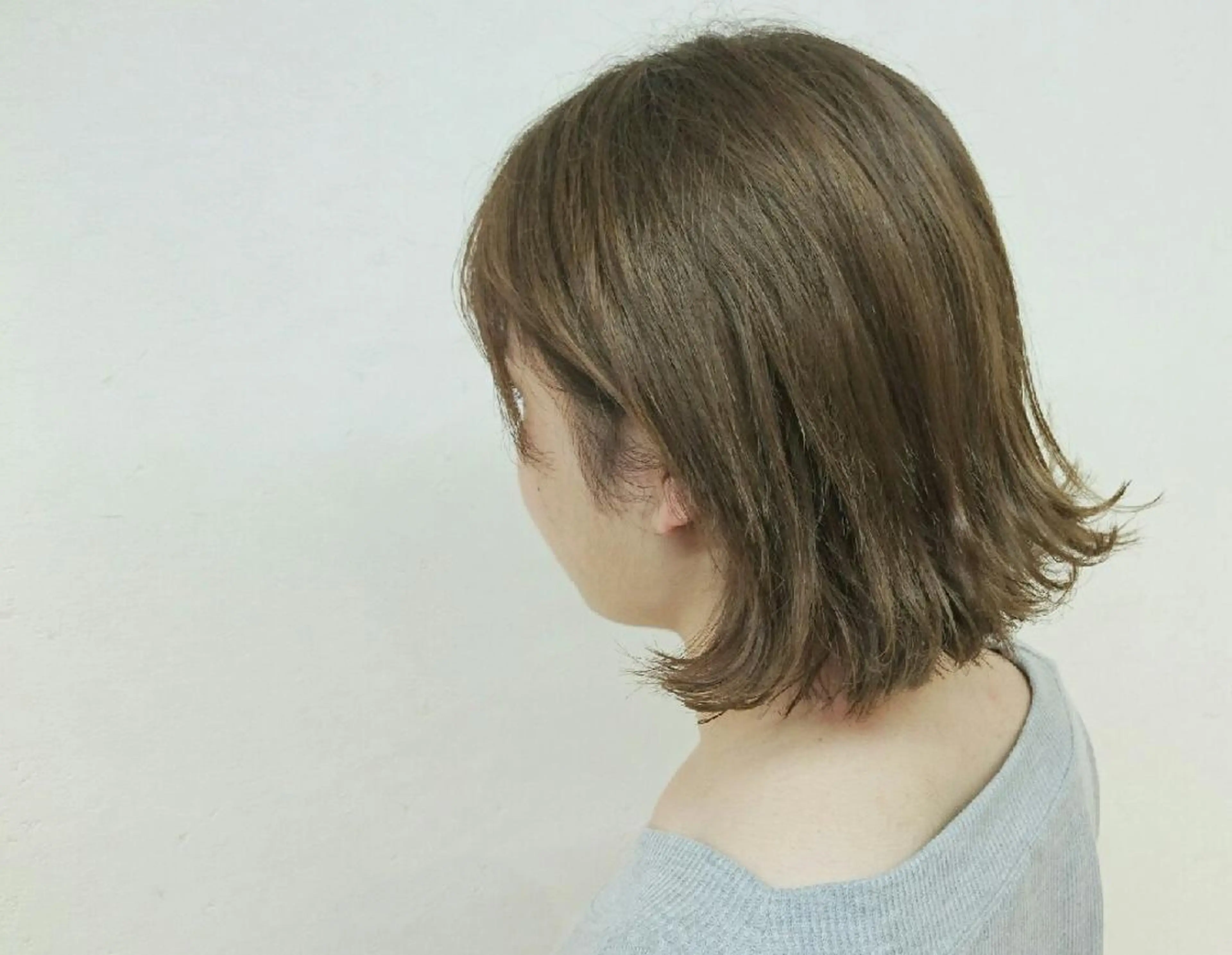 ショート ボブ 外ハネヘア 透明感ハイライト◎ 伊藤夏海のヘアスタイル