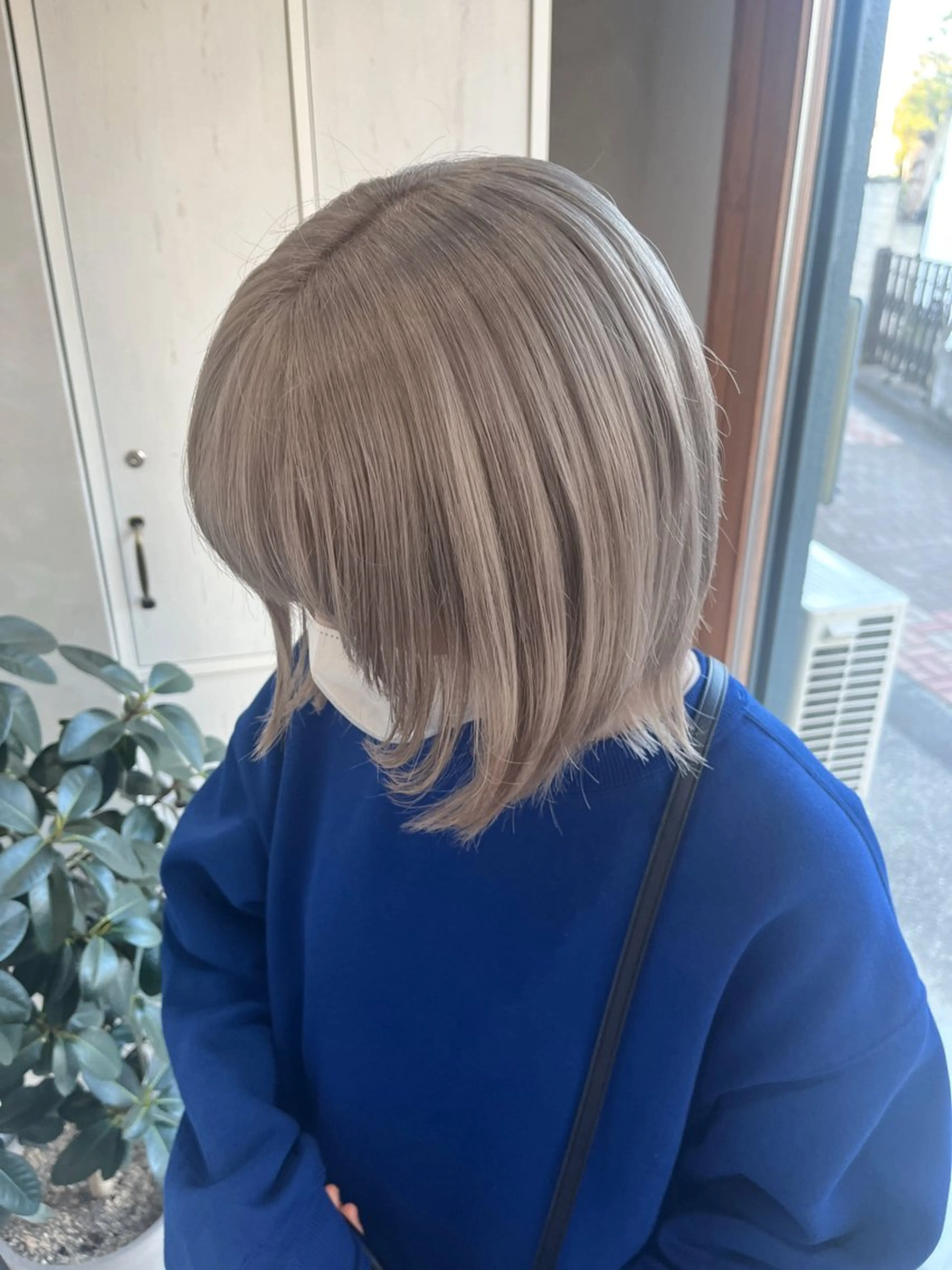 セミロング カラー ベージュカラー ブリーチ ブロンド ハイトーンカラー ミルクティーベージュ ヘアカラー トリートメント irwi/イルウィ所属・miku🎀門前仲町 ブリーチ・レイヤーのヘアスタイル