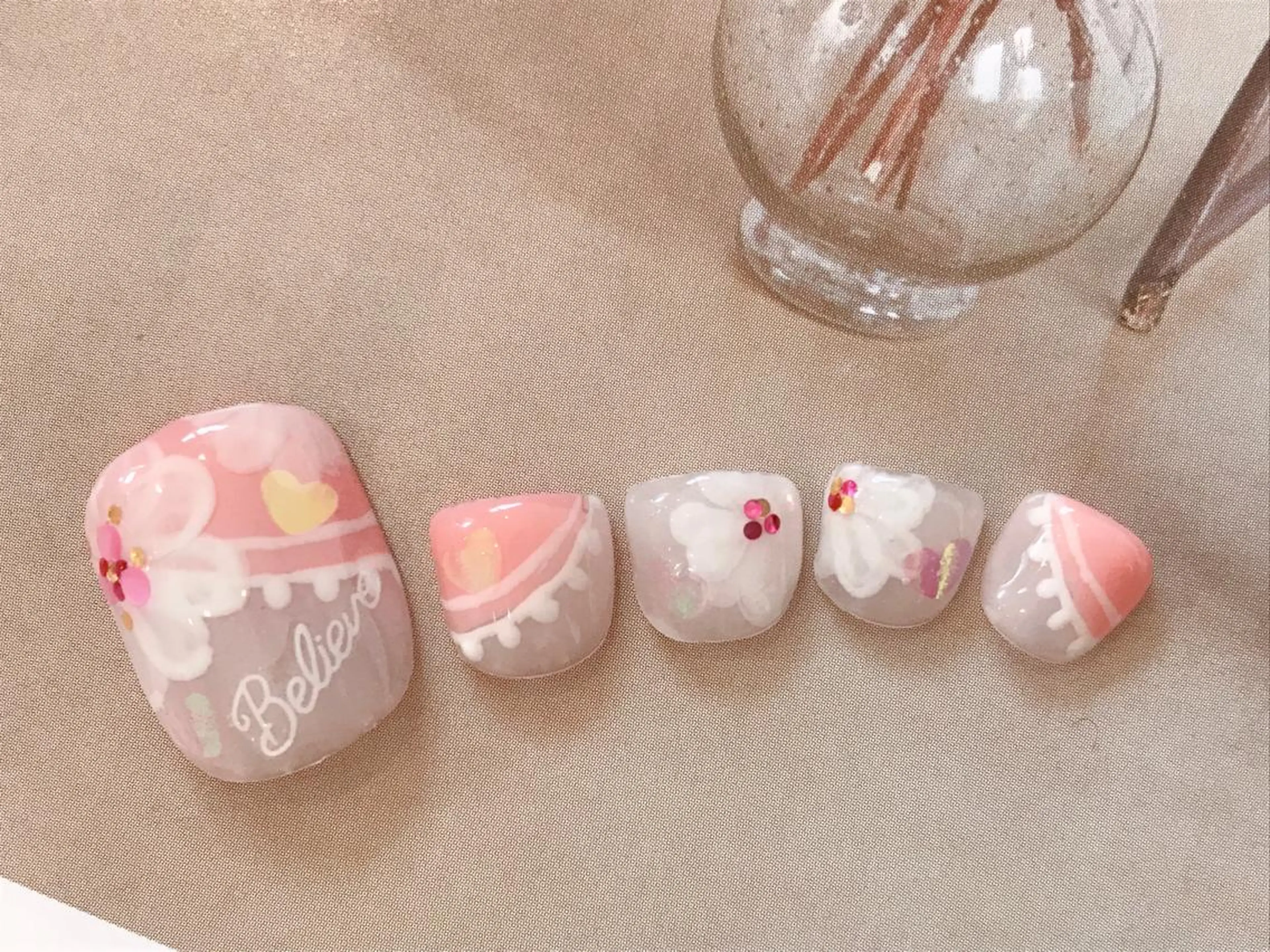 ネイル フットネイル ネイル ティアラのネイルデザイン