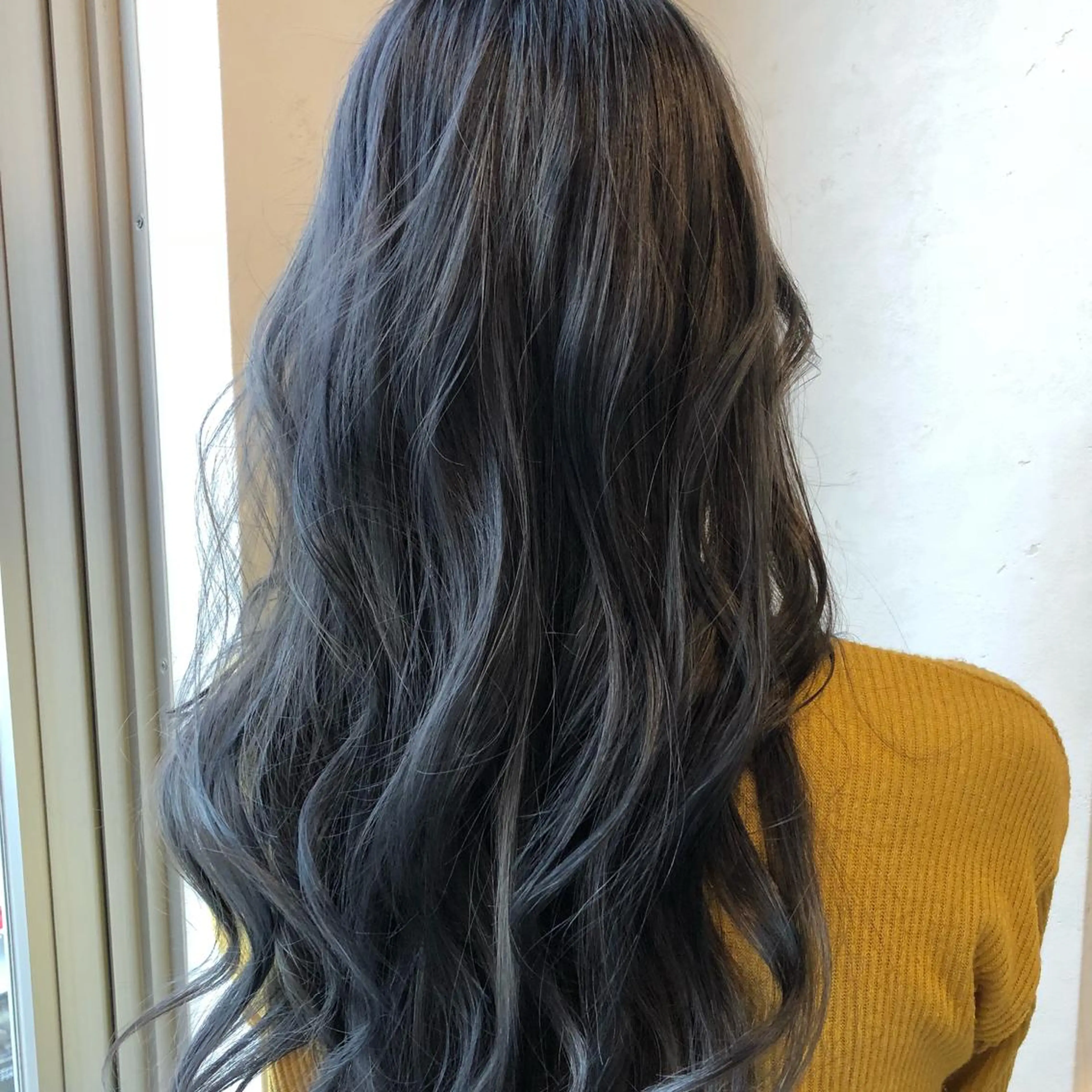 ロング カラー グレージュ TOWA 野村　コウダイのヘアスタイル