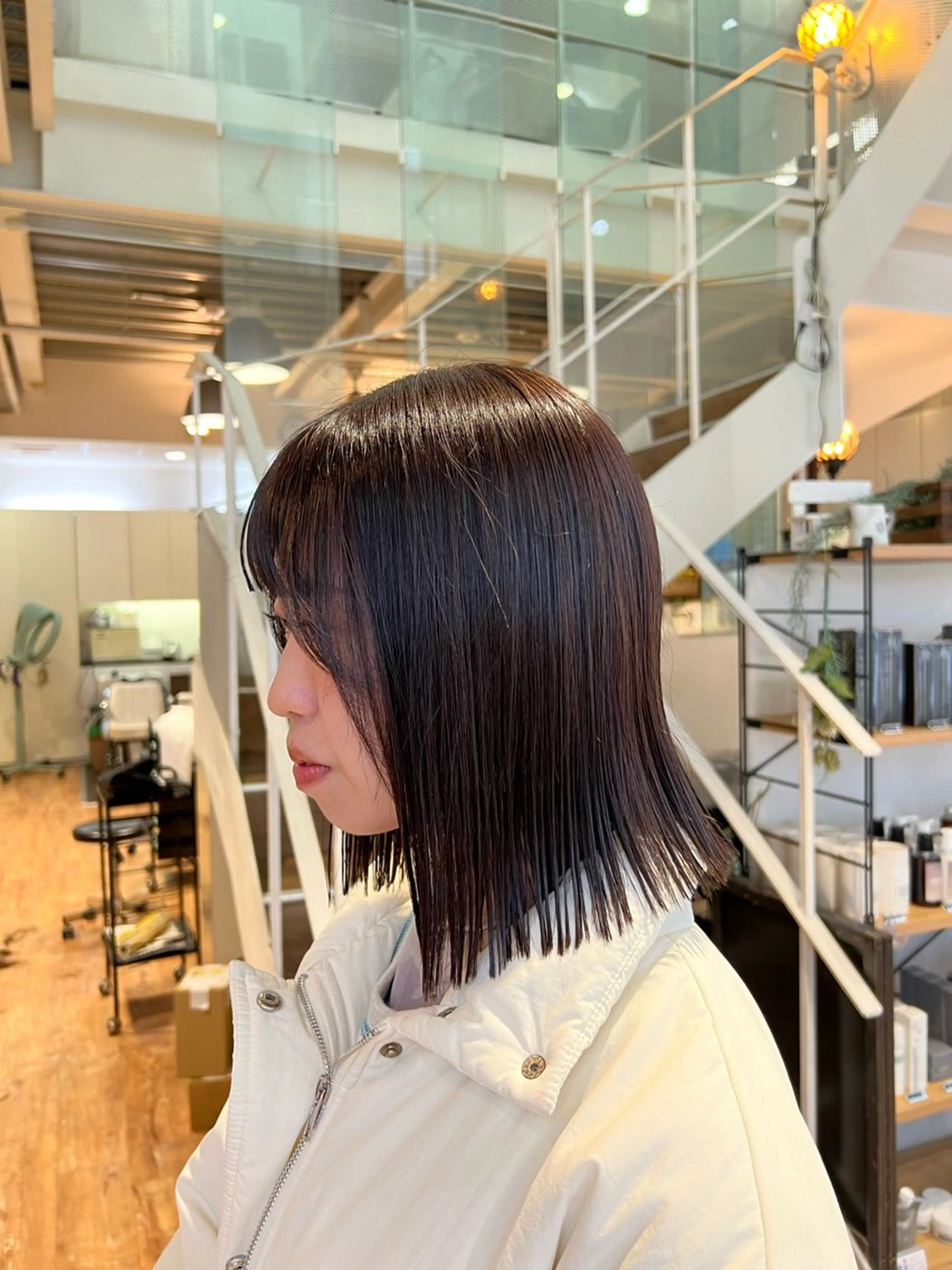 ミディアム 切りっぱなしボブ ボブ 外ハネヘア カット ヘアカラー トリートメント インナーカラー♡ Nanakoのヘアスタイル