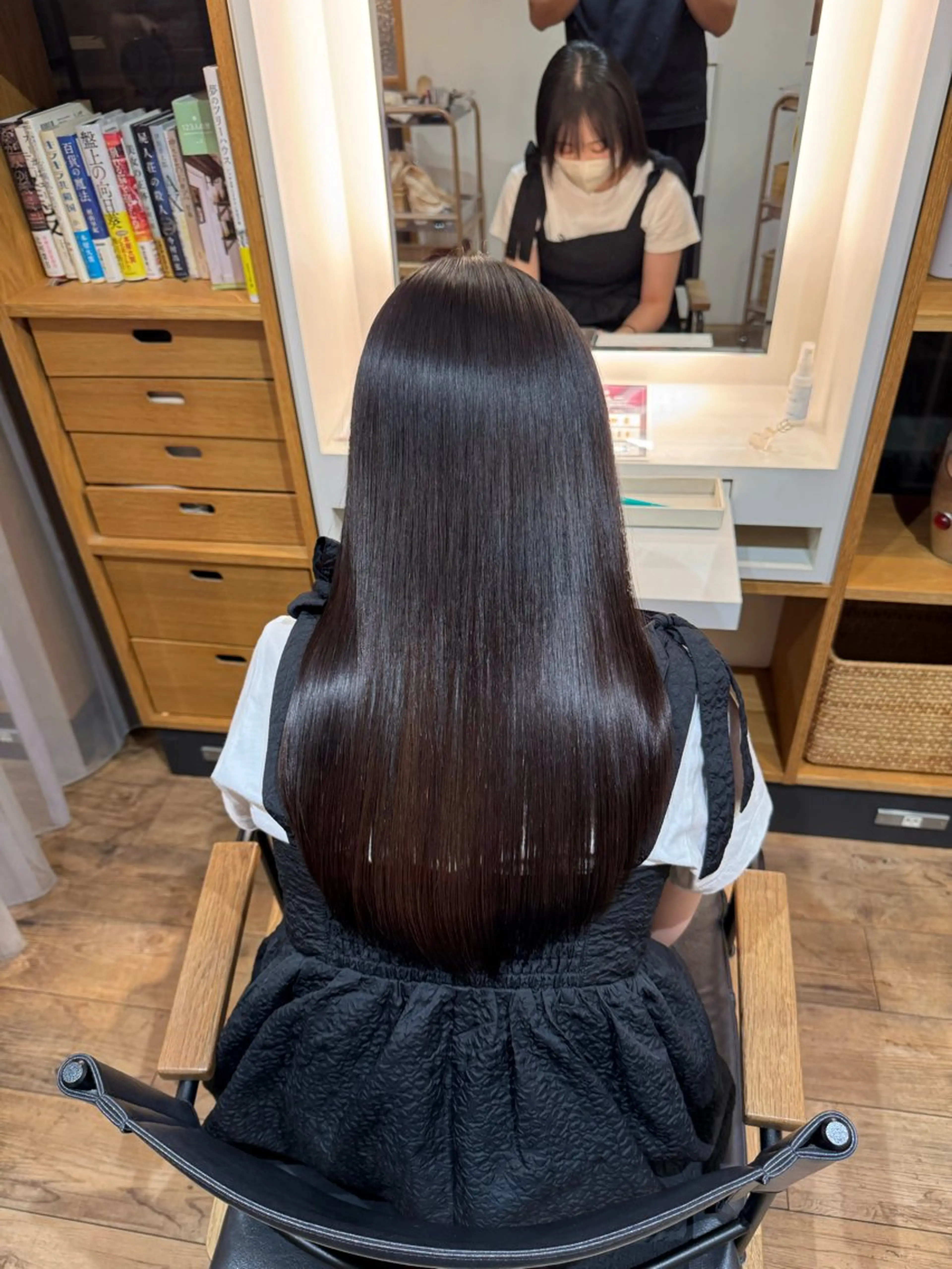 セミロング カット 縮毛矯正 トリートメント afloatkobe所属・美髪/髪質改善 川口凌弥のヘアスタイル