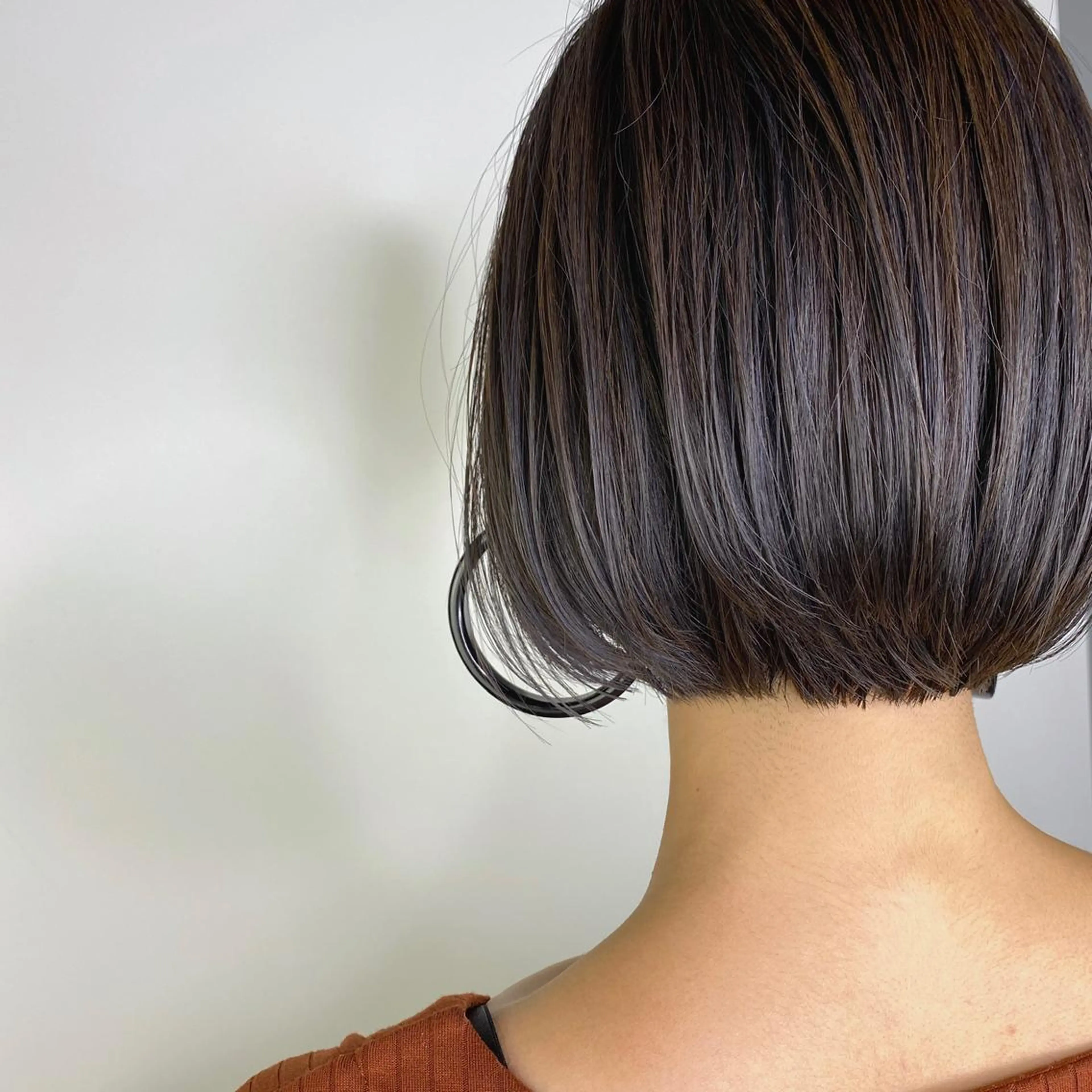 ショート カラー ブルーカラー ブルージュ ボブ カット ヘアカラー トリートメント (h)wim ウィムのヘアスタイル