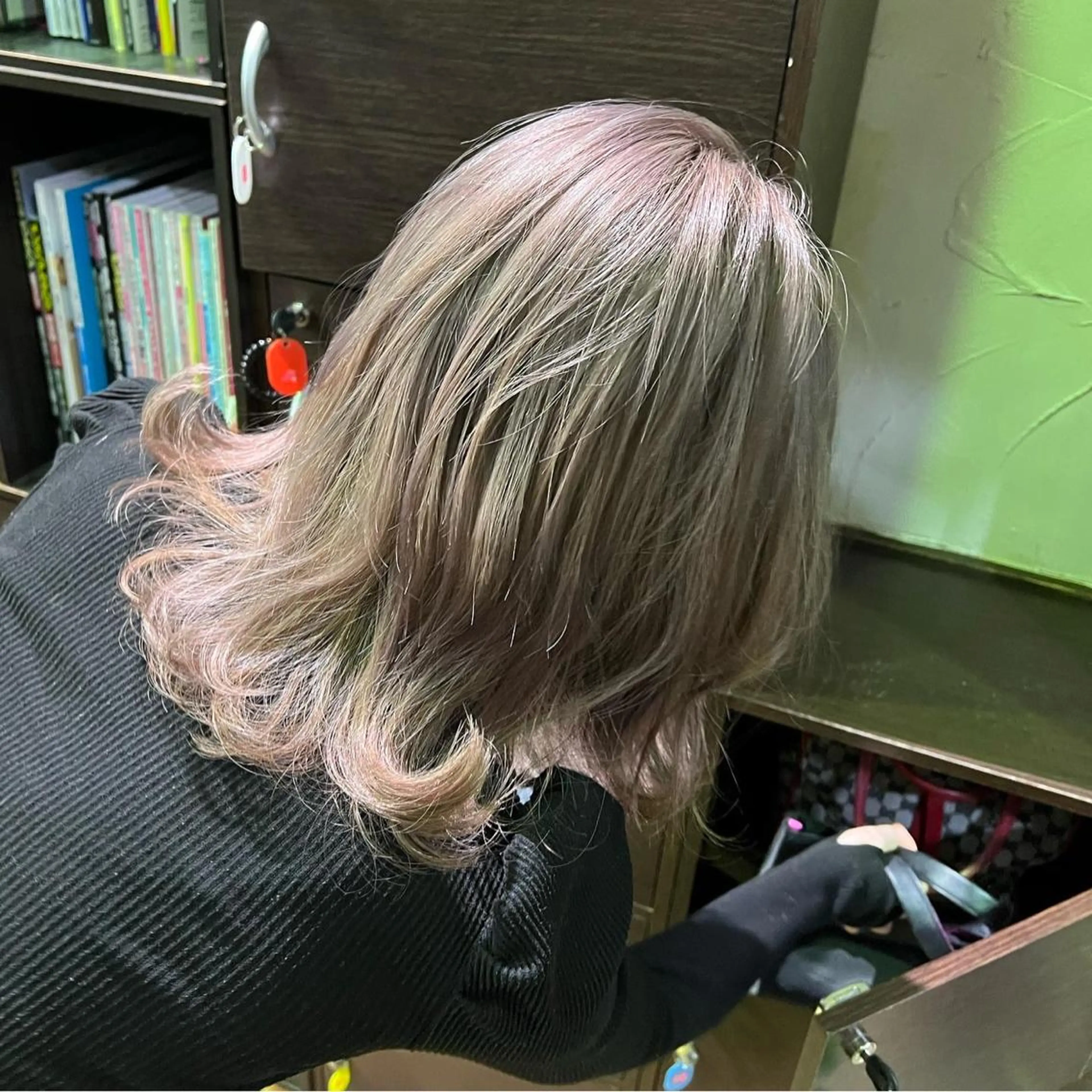 ミディアム カラー ベージュカラー ホワイトベージュ ヘアカラー トリートメント FERNA池袋所属・マンツーマン施術✂︎ 金田尚久🎨のヘアスタイル