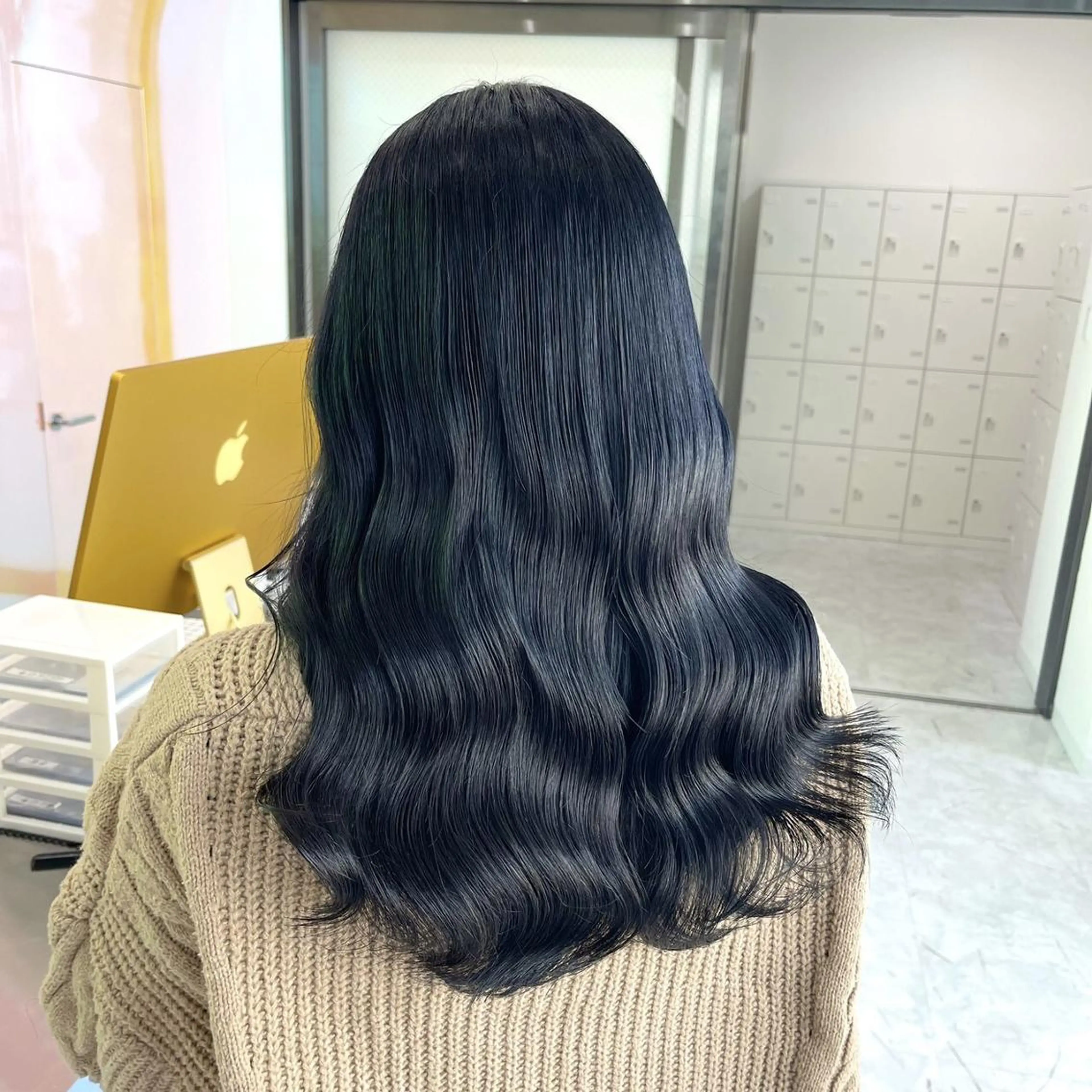 カラー セミロング 🌈艶カラー/ 韓国風レイヤーカットのヘアスタイル