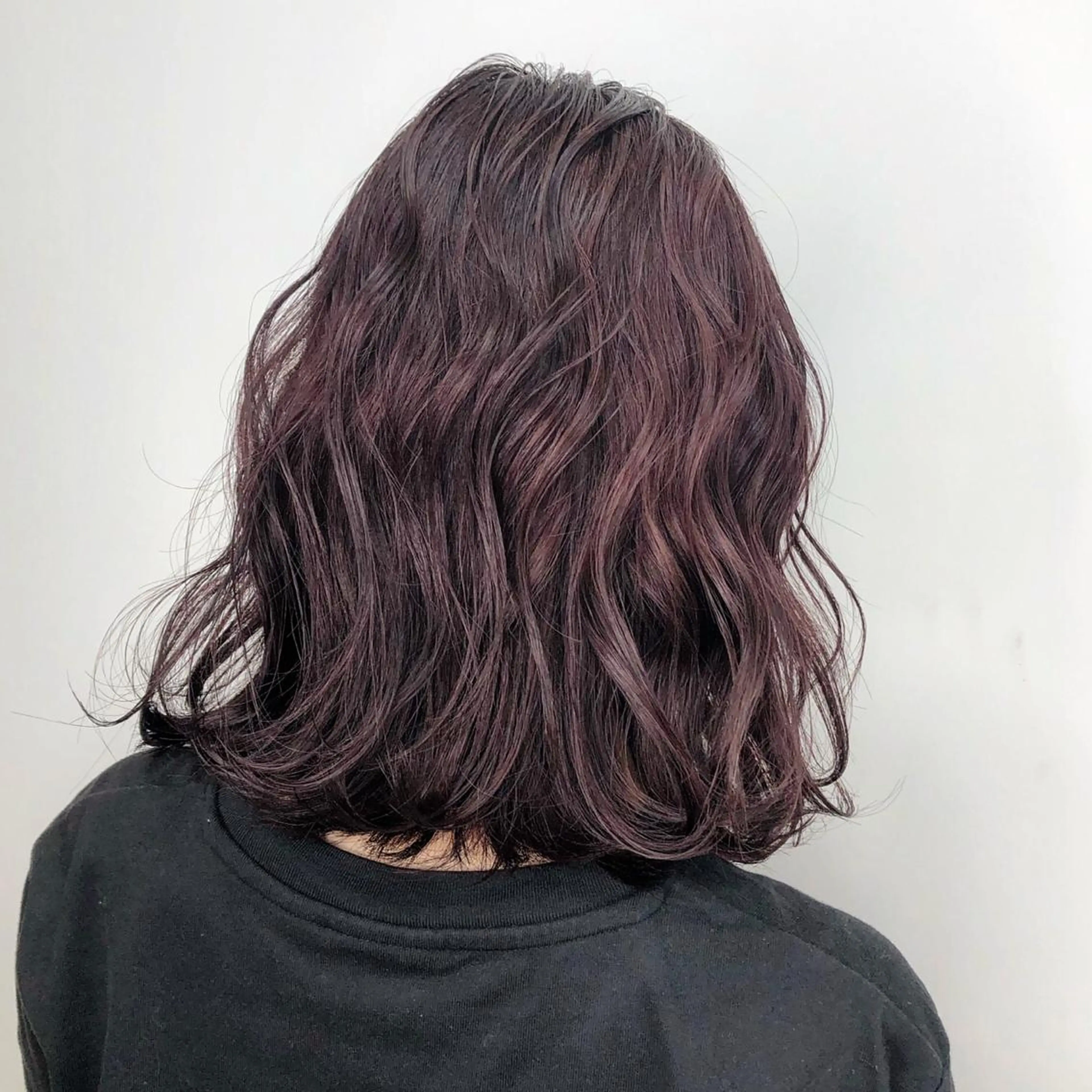 ミディアム カラー ブリーチ 透明感カラー レッドカラー 韓国🩵海外ヘア 宮川華奈のヘアスタイル