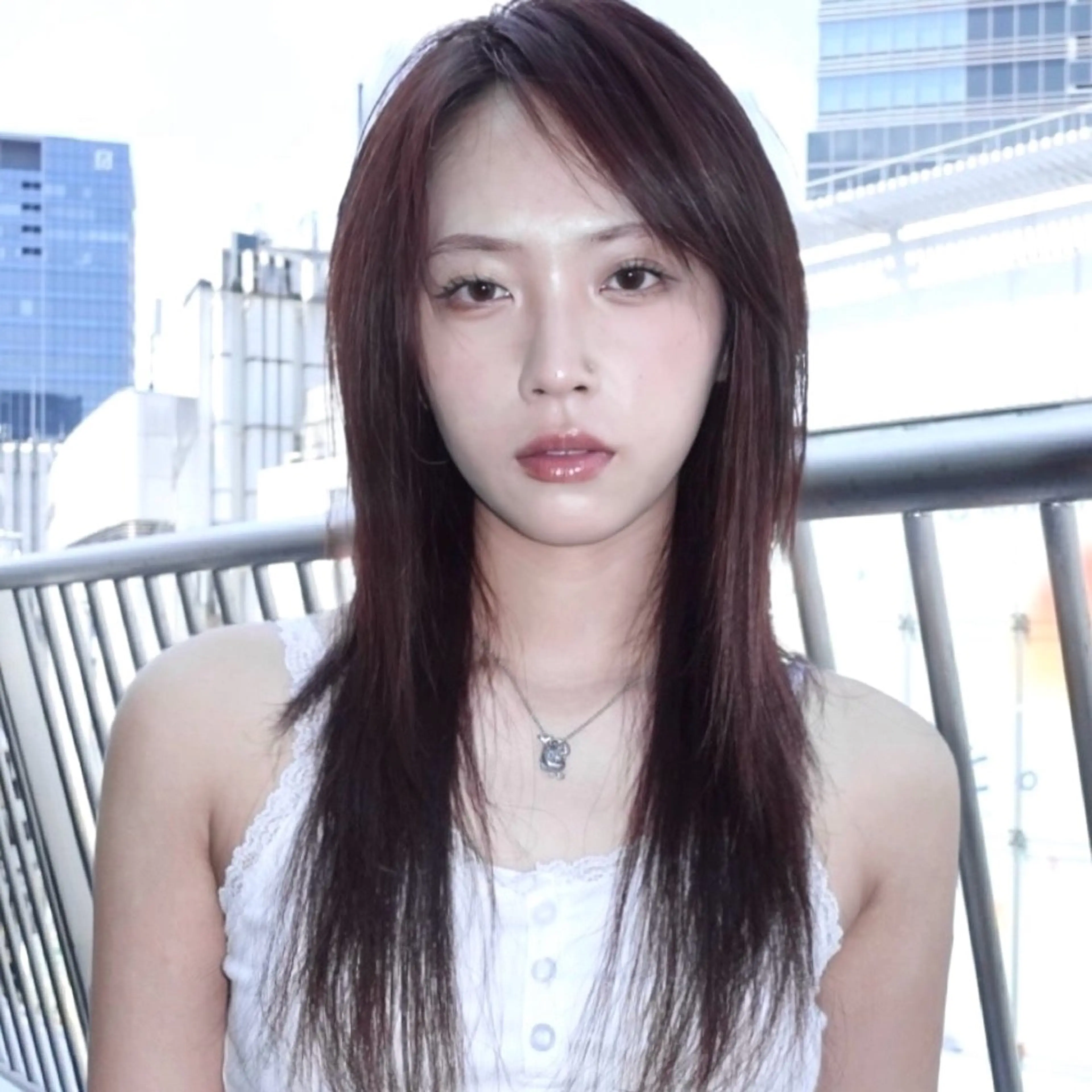 ミディアム カラー ハッシュカット レイヤーカット カット ヘアカラー トリートメント レイヤーカット ダブルカラーのヘアスタイル