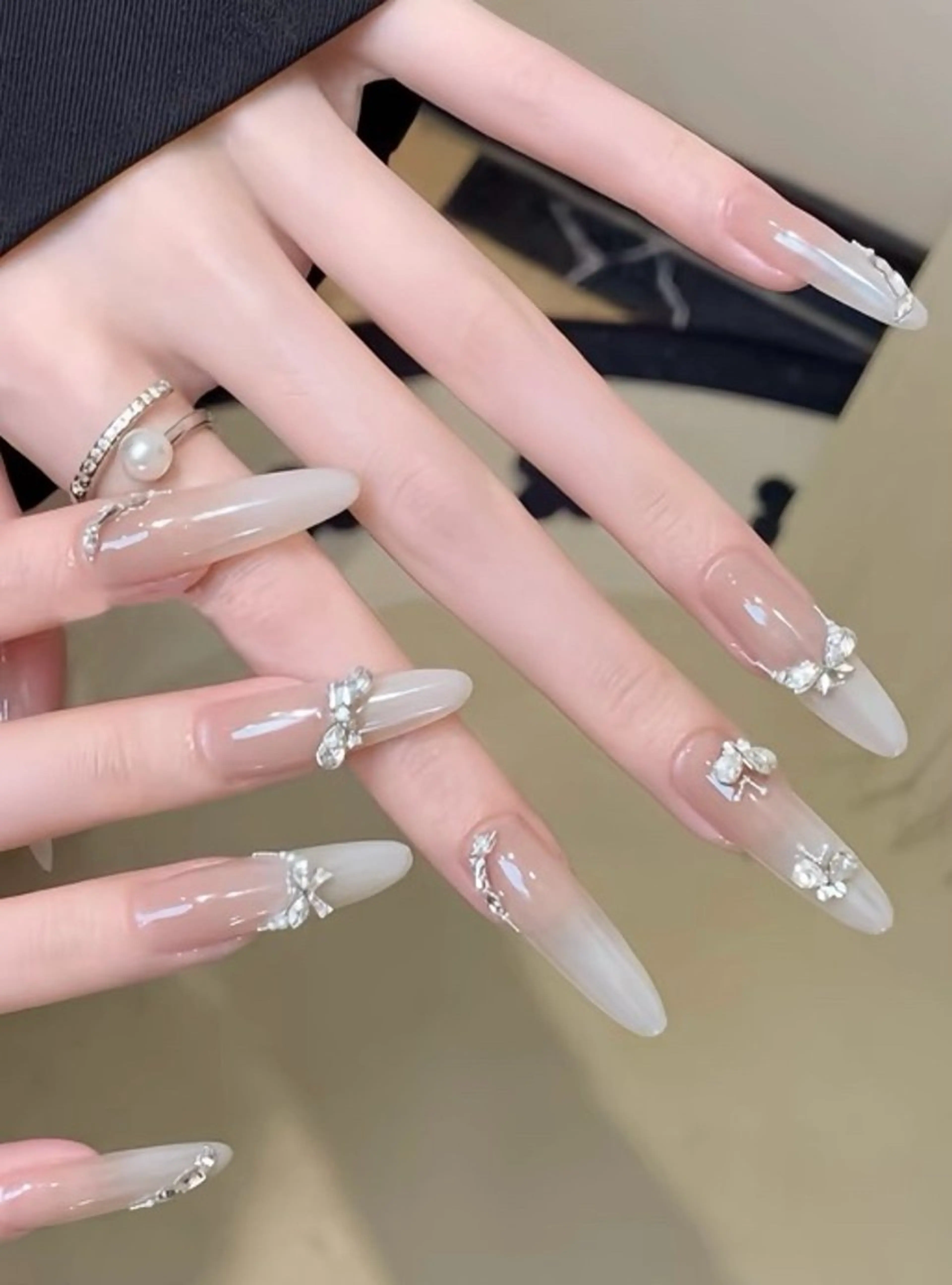 ネイル チークネイル 長さ出し フラワーネイル フレンチネイル ガーリー sun nail池袋 モデル募集のネイルデザイン