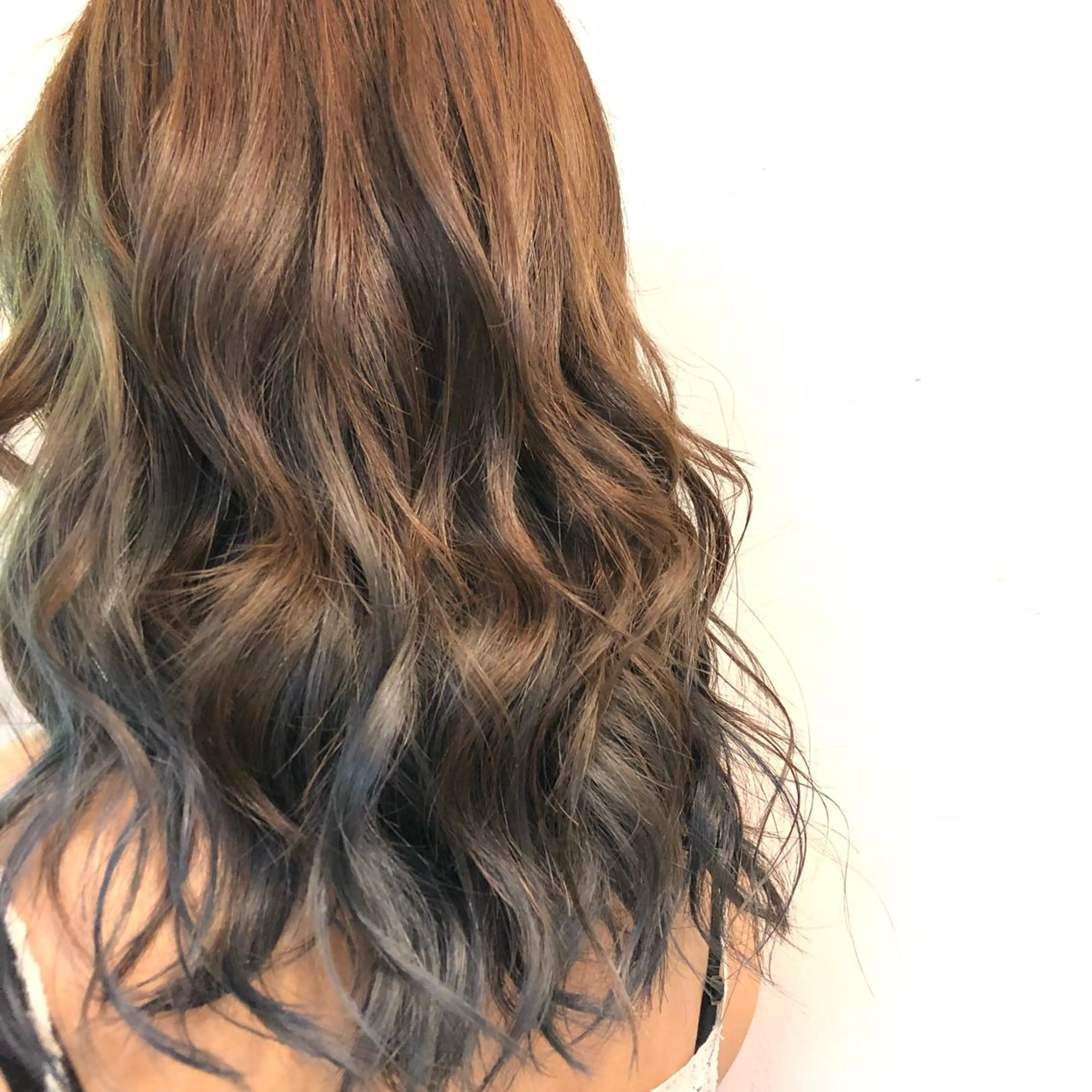 セミロング カラー ヘアアレンジ ブルーカラー グレージュ インナーカラー Monica-札幌美髪専門美容室-所属・塩崎 春香のヘアスタイル