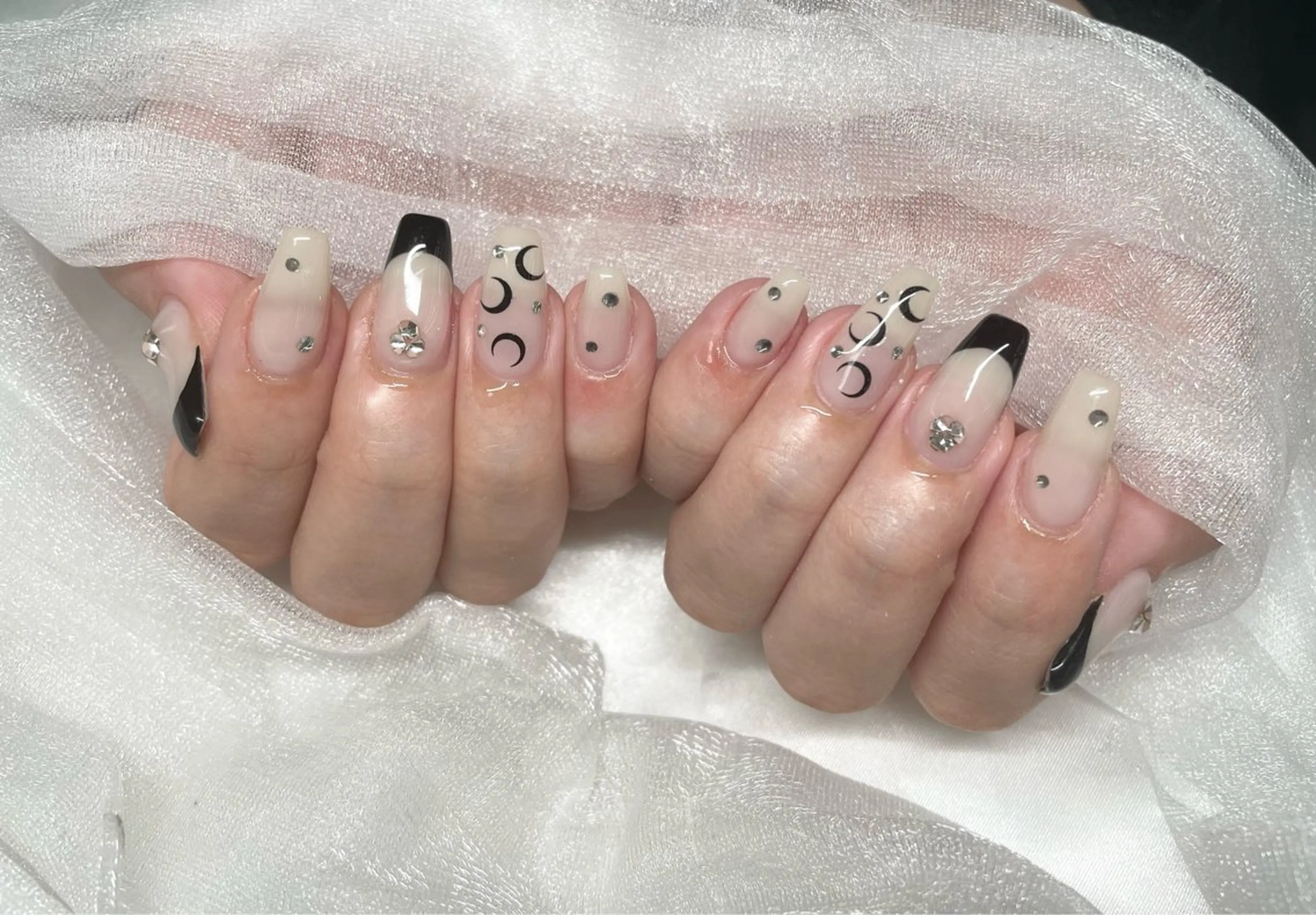 ネイル ハンドネイル Roi〈ロワ〉 Minakoのネイルデザイン