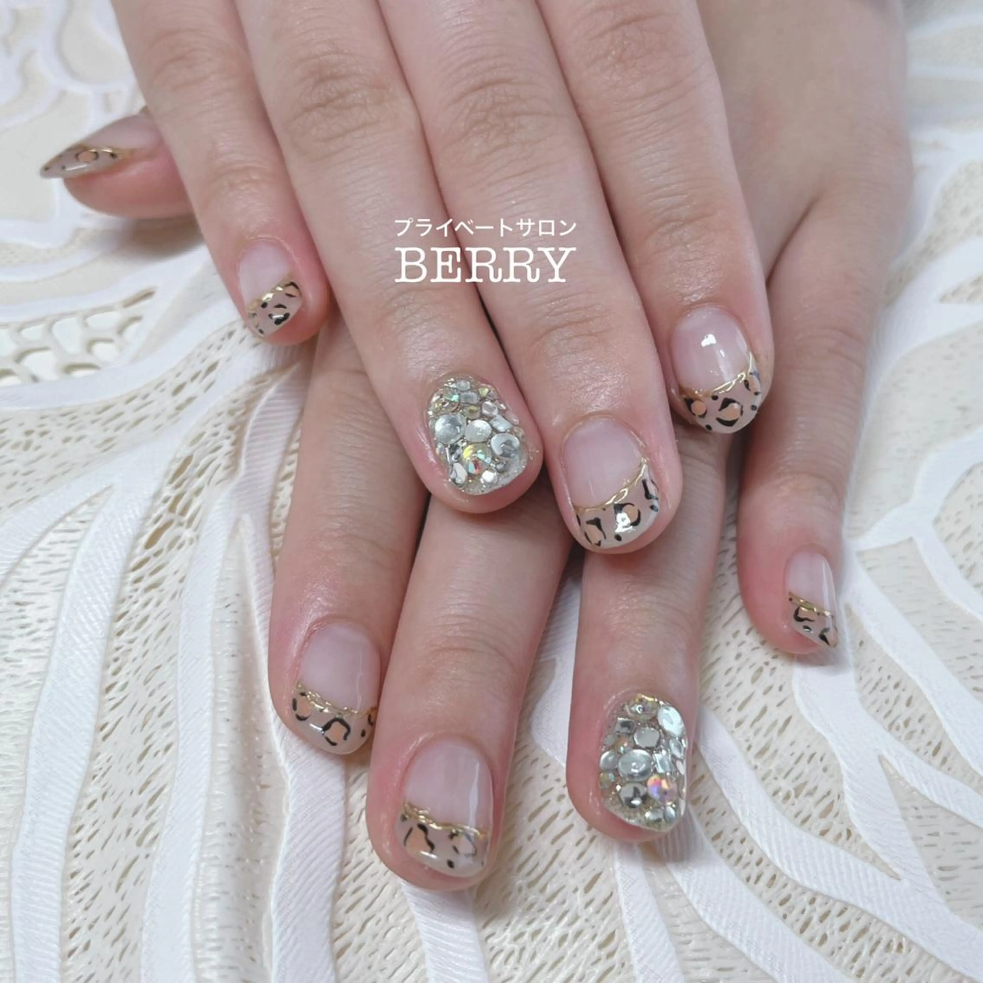 ネイル フレンチネイル ストーンネイル ハンドネイル プライベートサロン BERRY所属・プライベートサロン BERRYのエステ・リラクイメージ