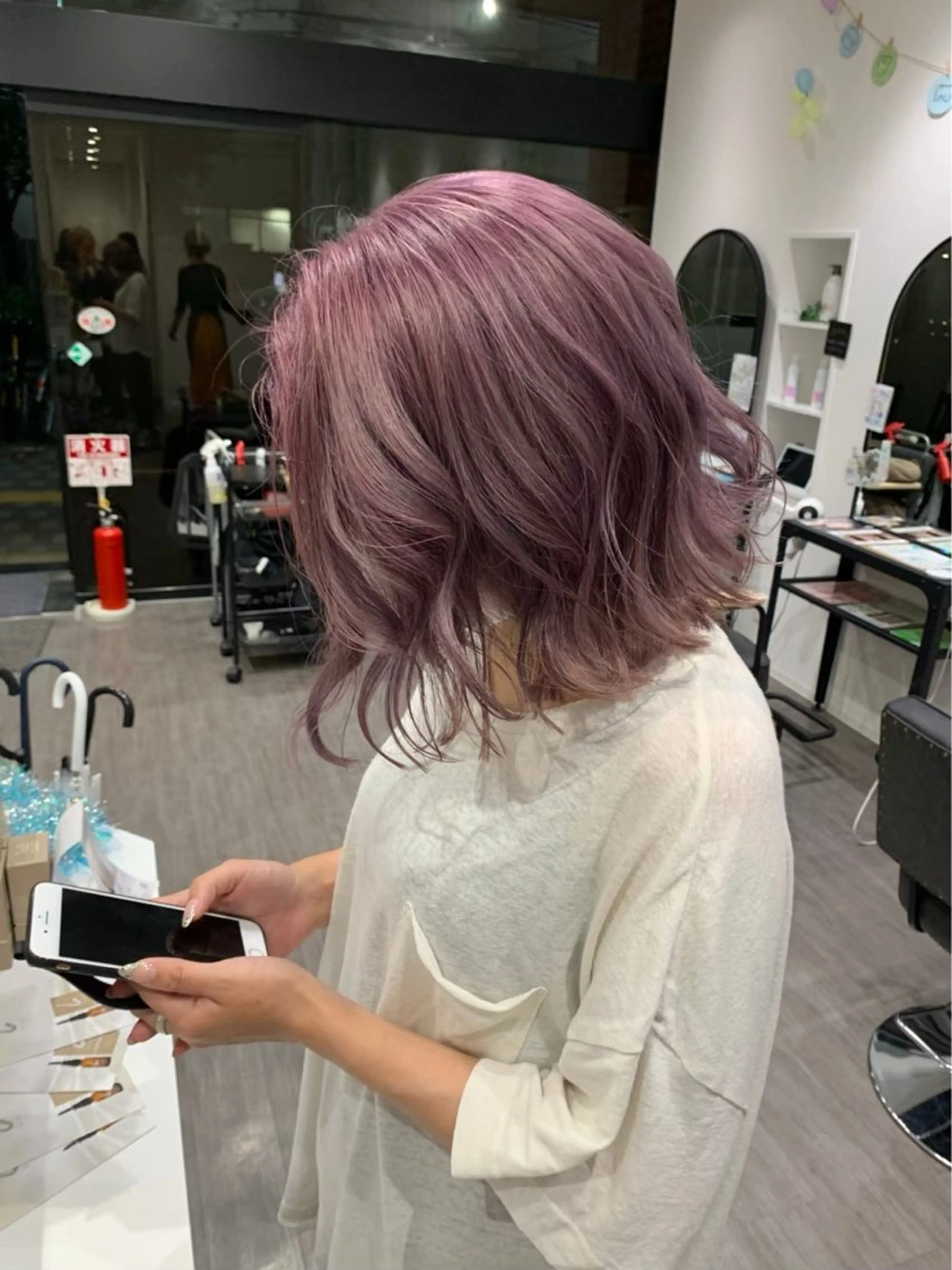 ミディアム カラー 生尾 虹水のヘアスタイル