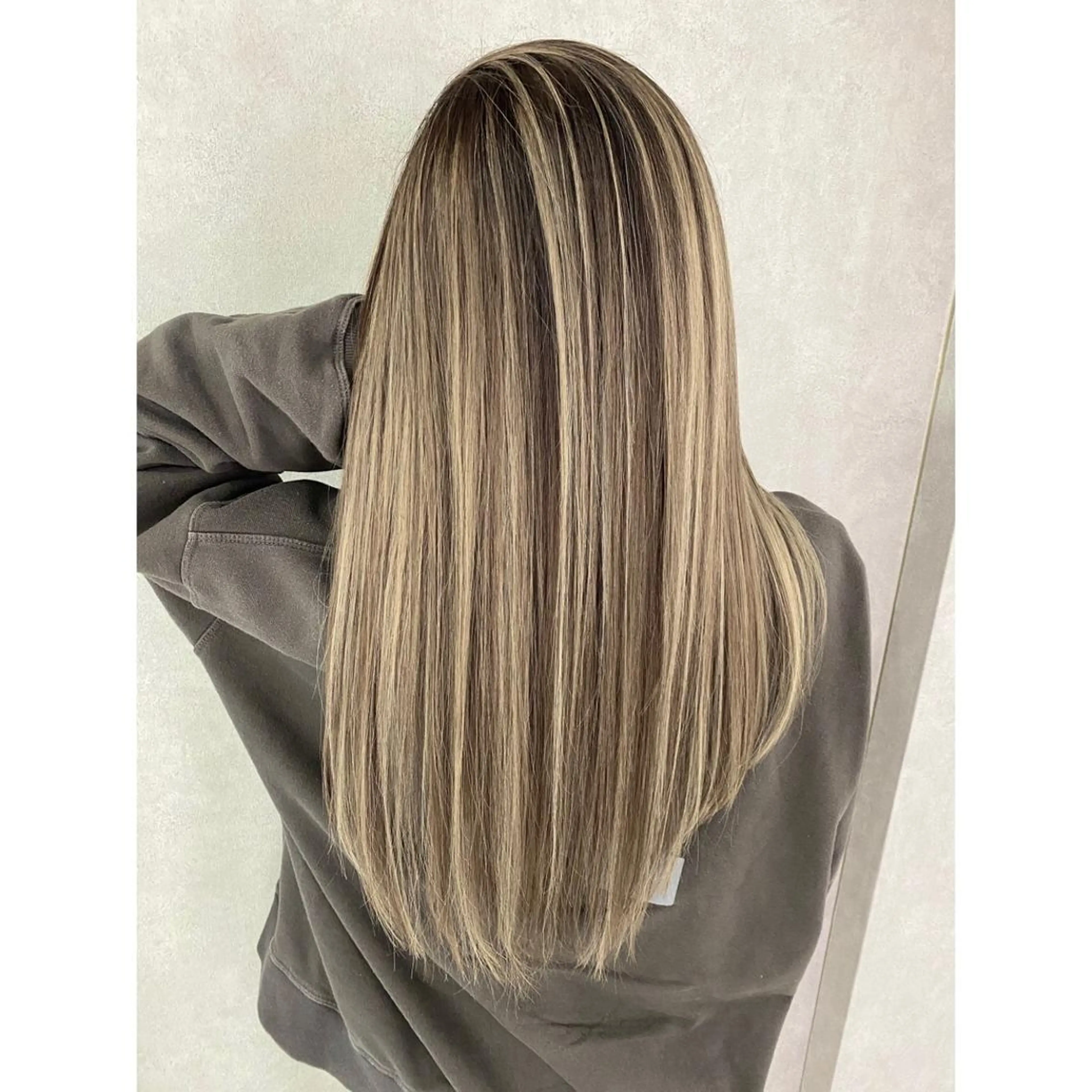 セミロング カラー パーマ ヘアアレンジ シールエクステ アッシュ バレイヤージュ ベージュカラー ブリーチ L. OSAKAのヘアスタイル