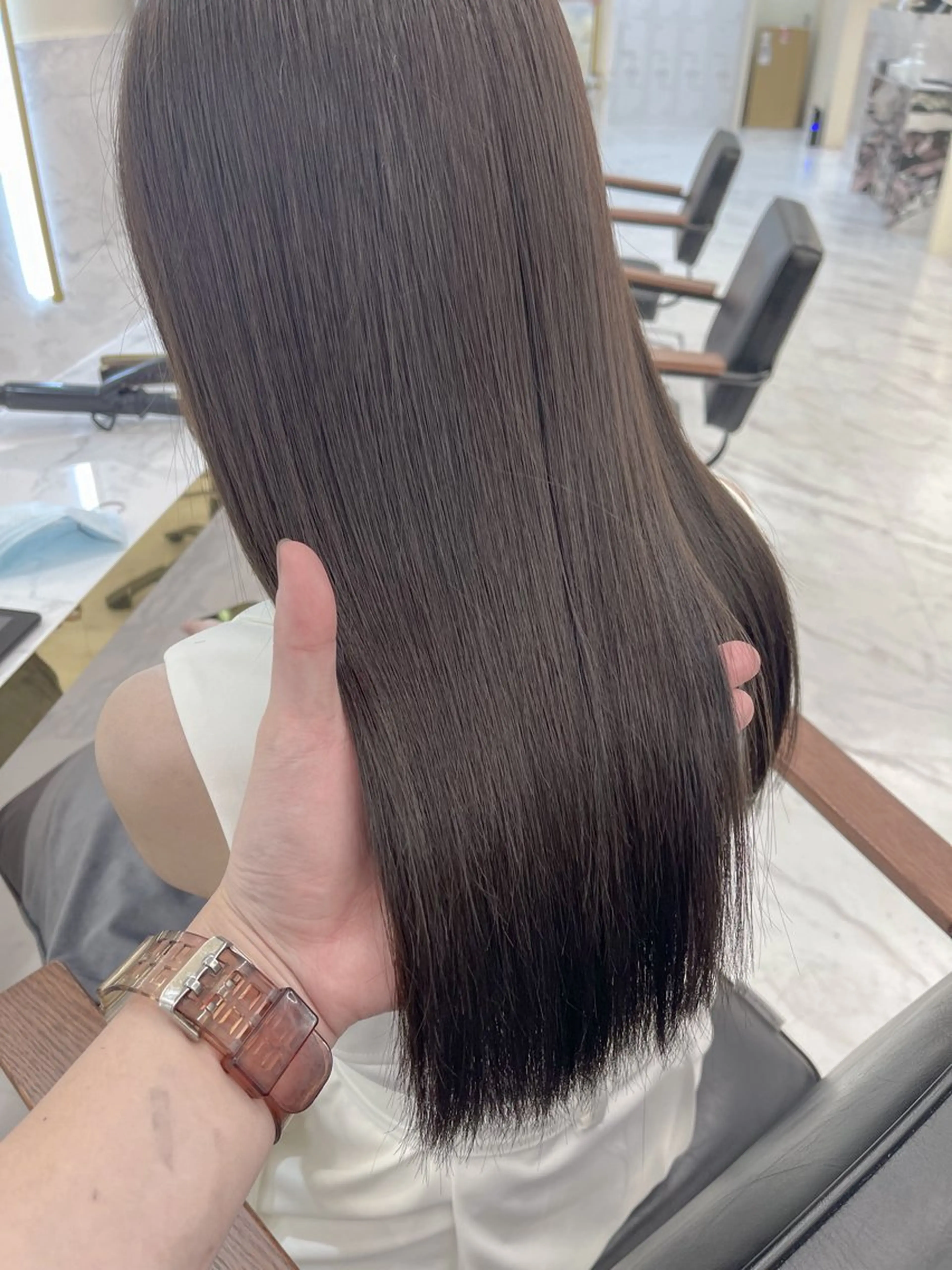 セミロング カット ヘアカラー 縮毛矯正 トリートメント シンタニ ナオトのヘアスタイル