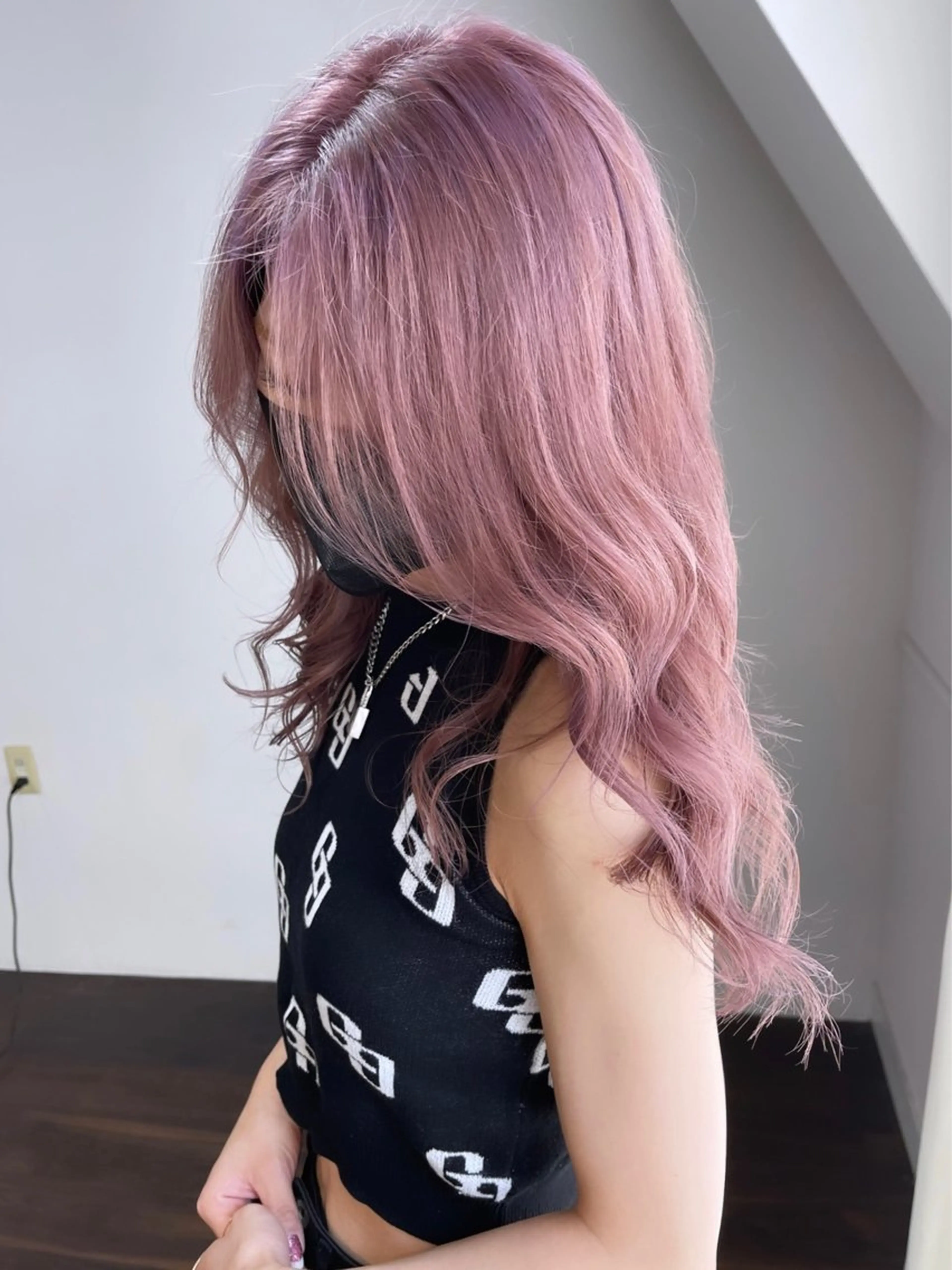ロング カラー ヘアアレンジ ベージュカラー ブリーチ イヤリングカラー ハイトーンカラー ミルクティーベージュ ヘアカラー トリートメント 髪質改善/縮毛矯正 ダブルカラー/Youのヘアスタイル