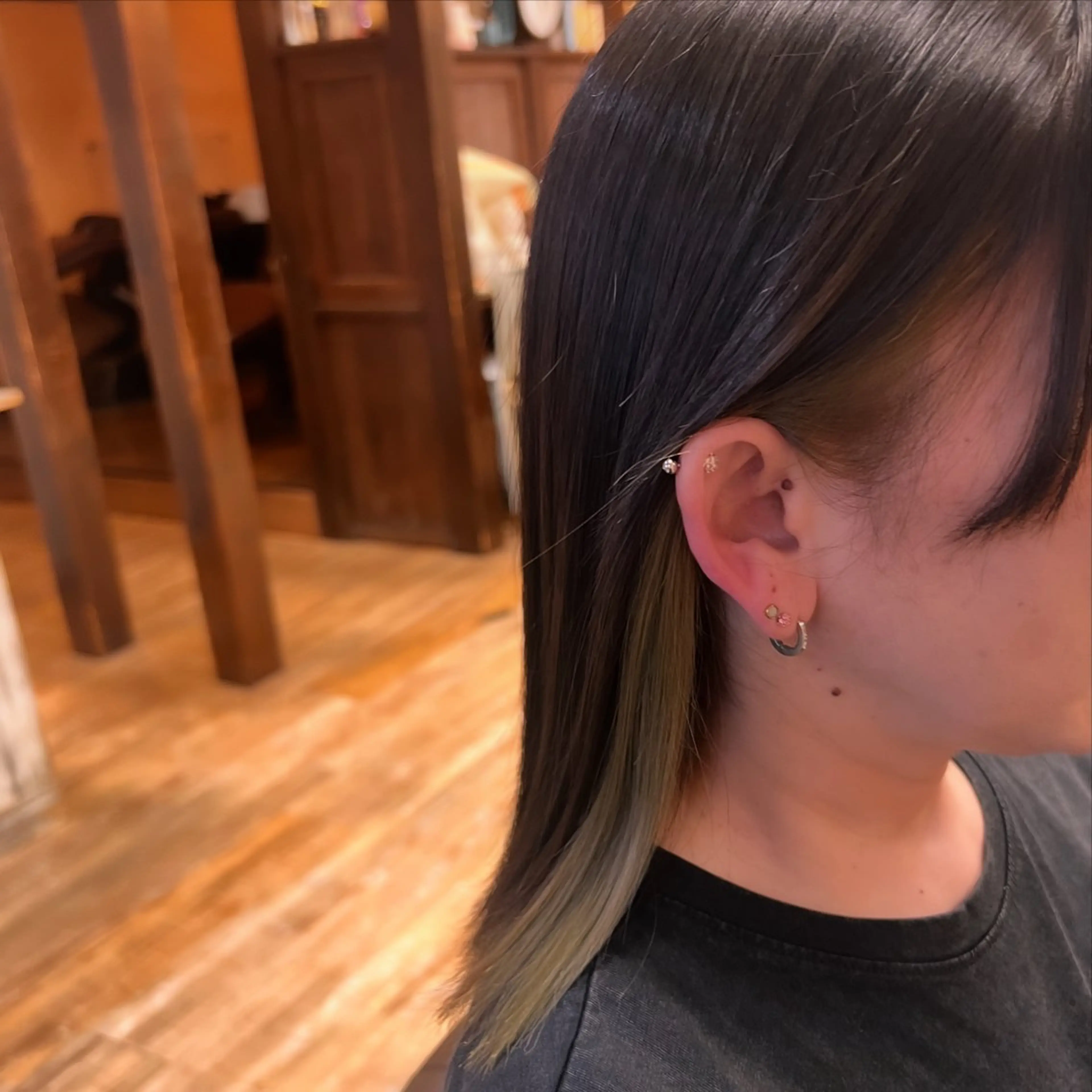 ミディアム ヘアカラー 青木 舞佳のヘアスタイル
