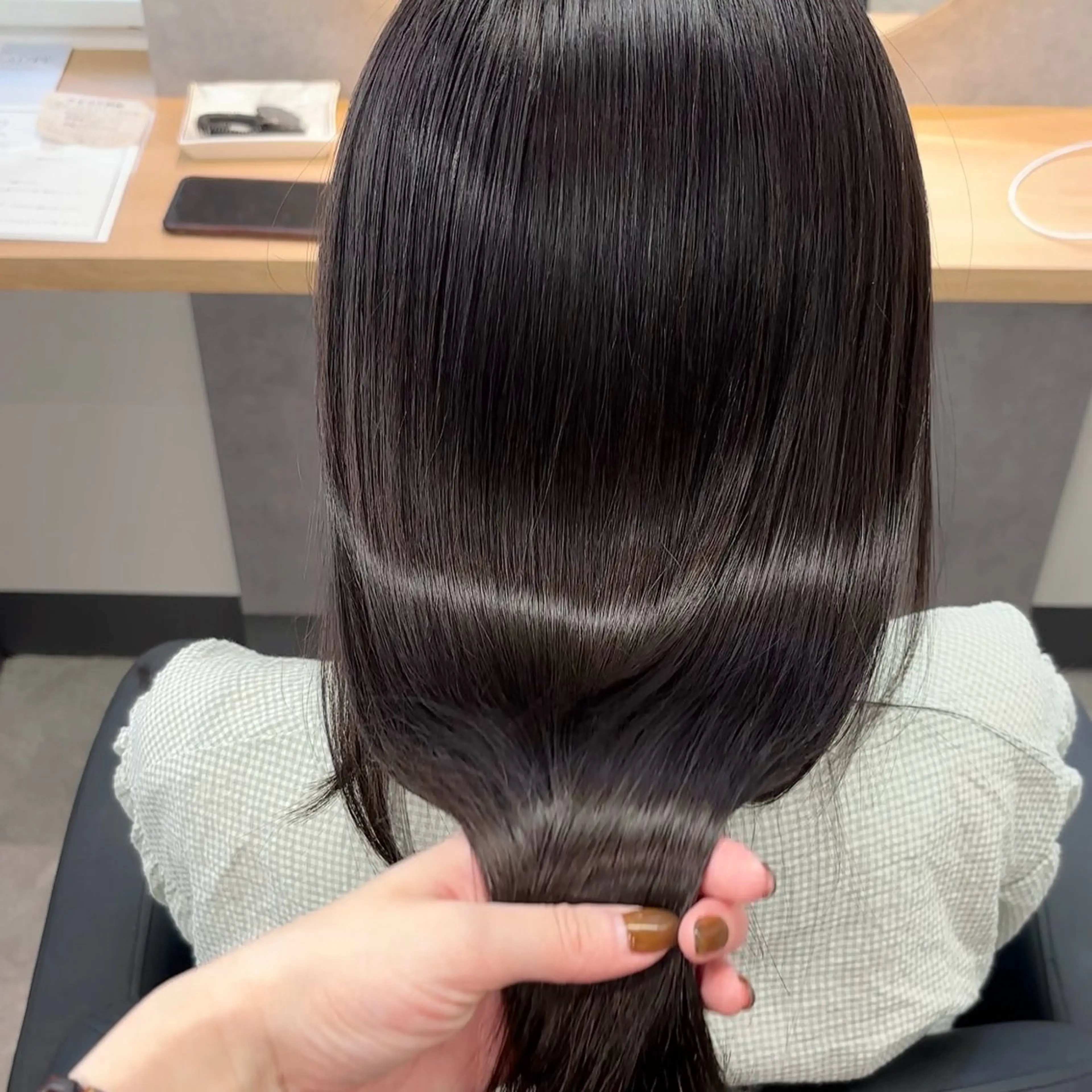 セミロング カラー パーマ ストレートパーマ ネヅ カオルのヘアスタイル