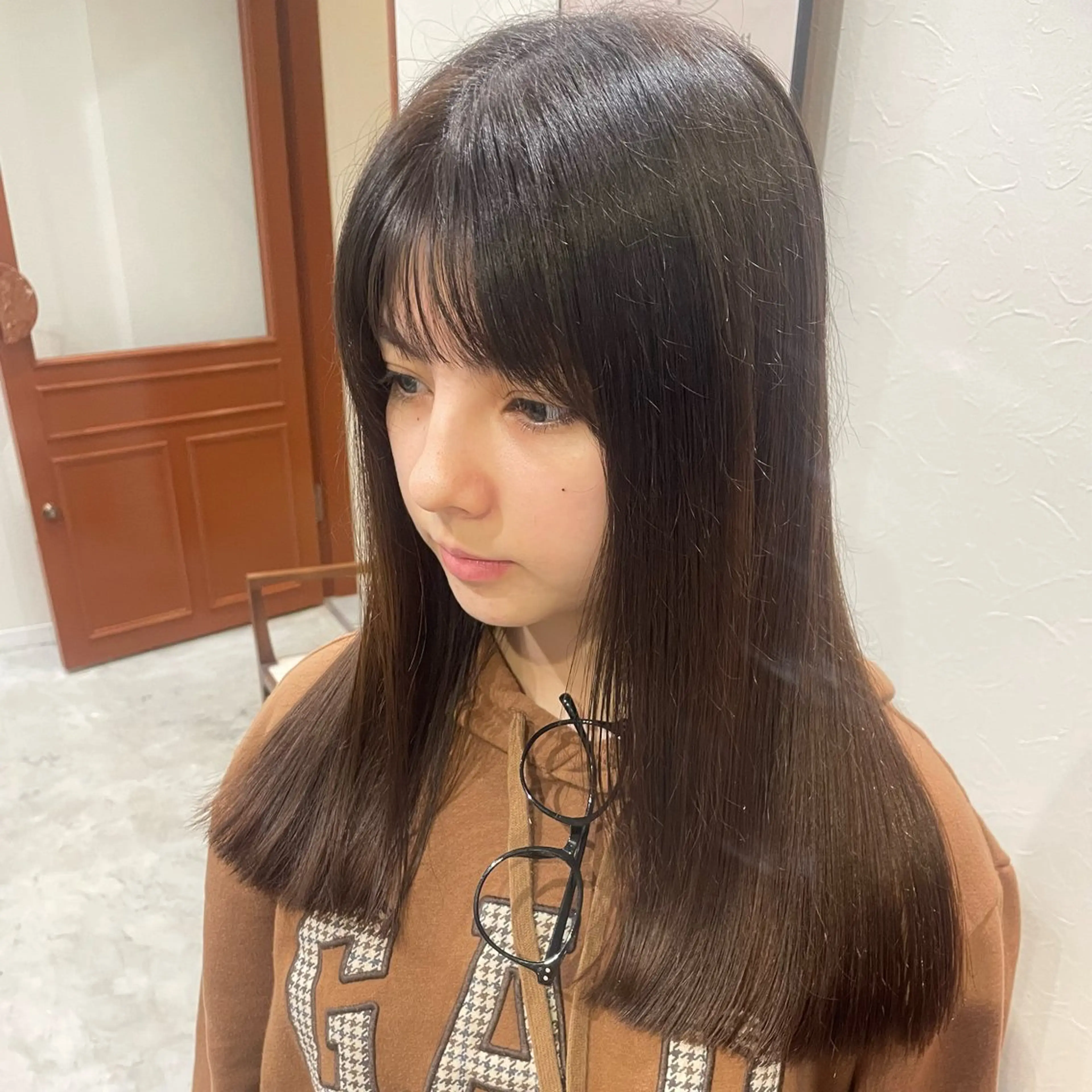 セミロング 暖色艶カラー /RIONAのヘアスタイル