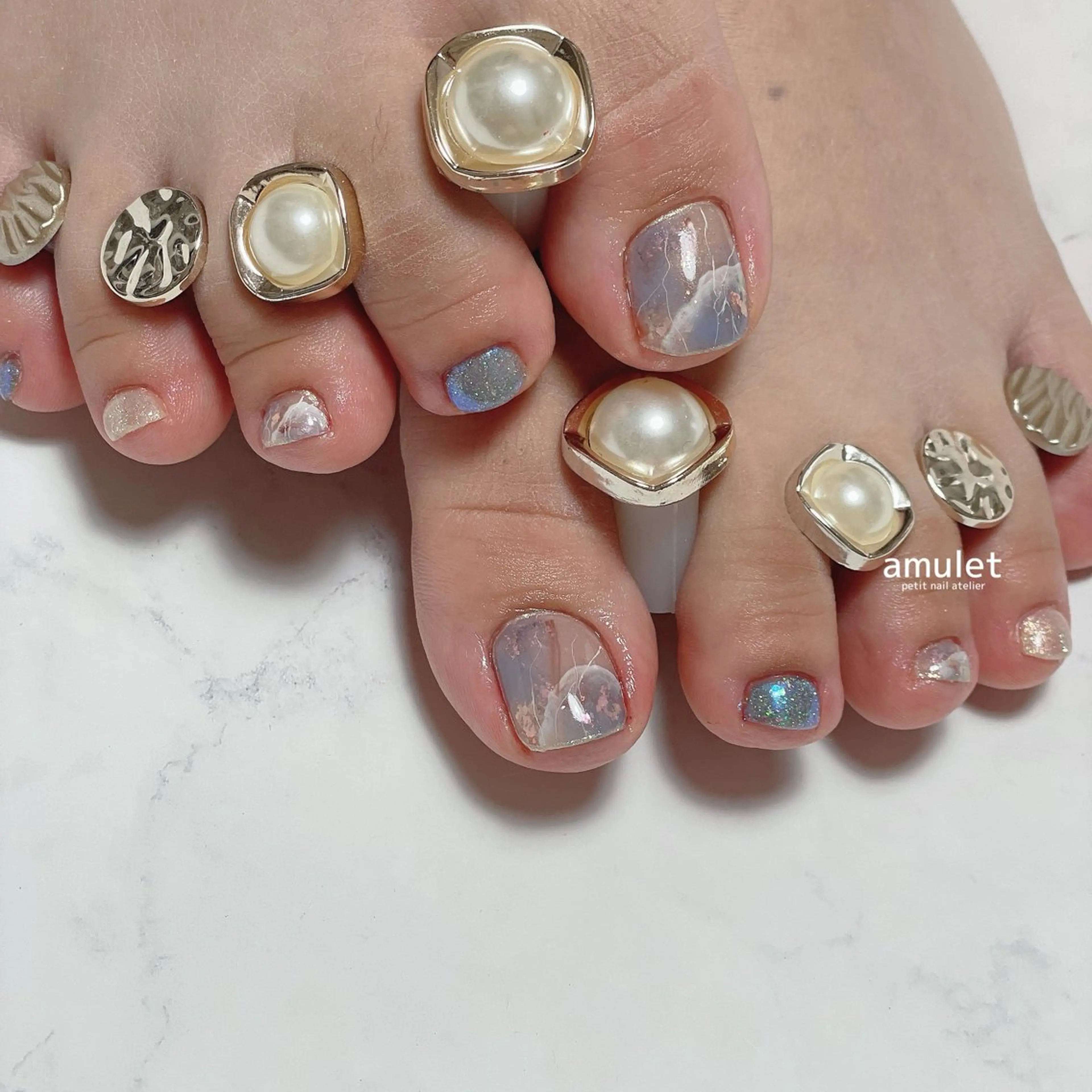 ネイル ニュアンスネイル 夏ネイル フットネイル amulet TOMOMIのネイルデザイン