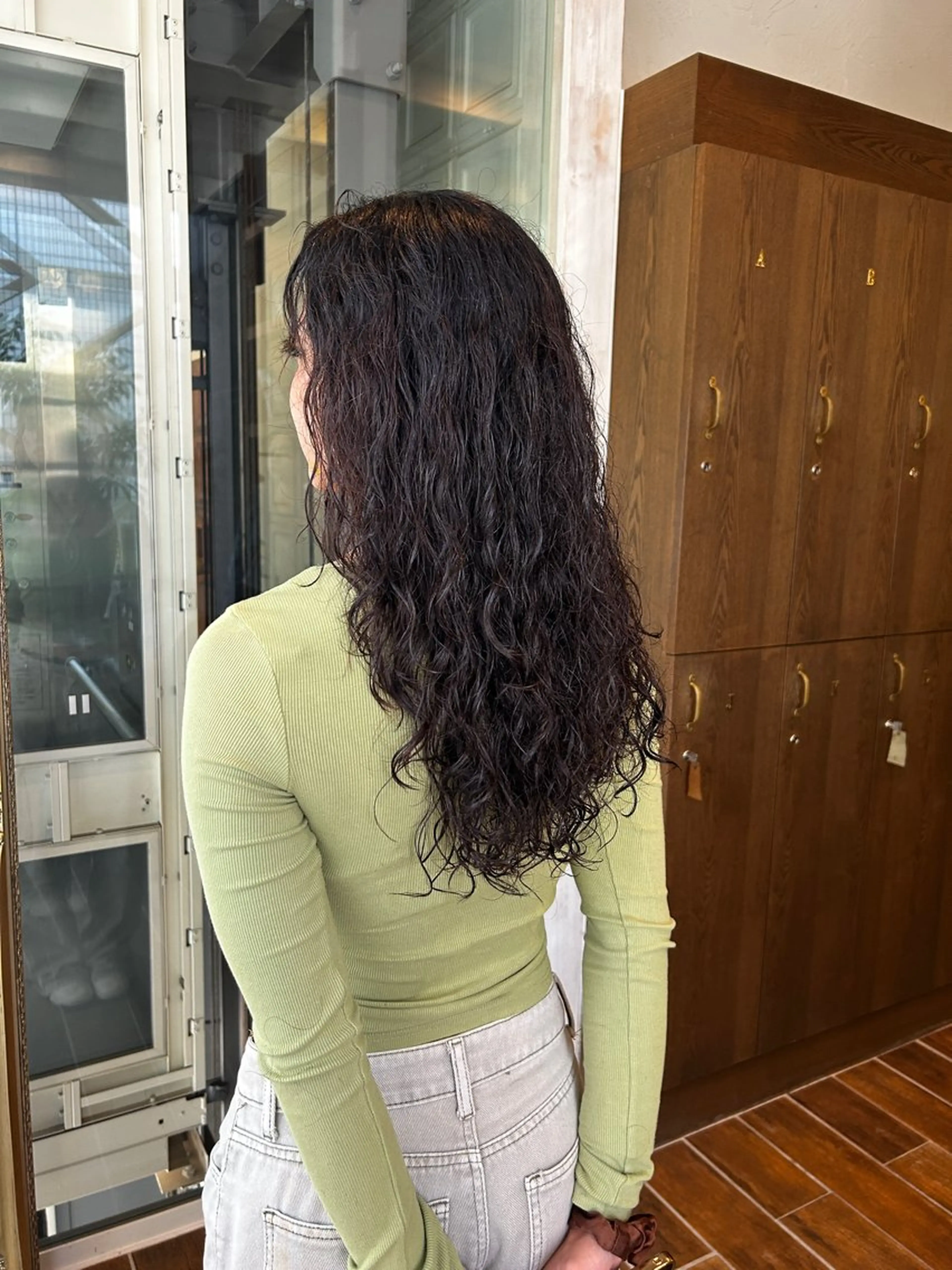 ロング カット パーマ 西 優衣奈のヘアスタイル