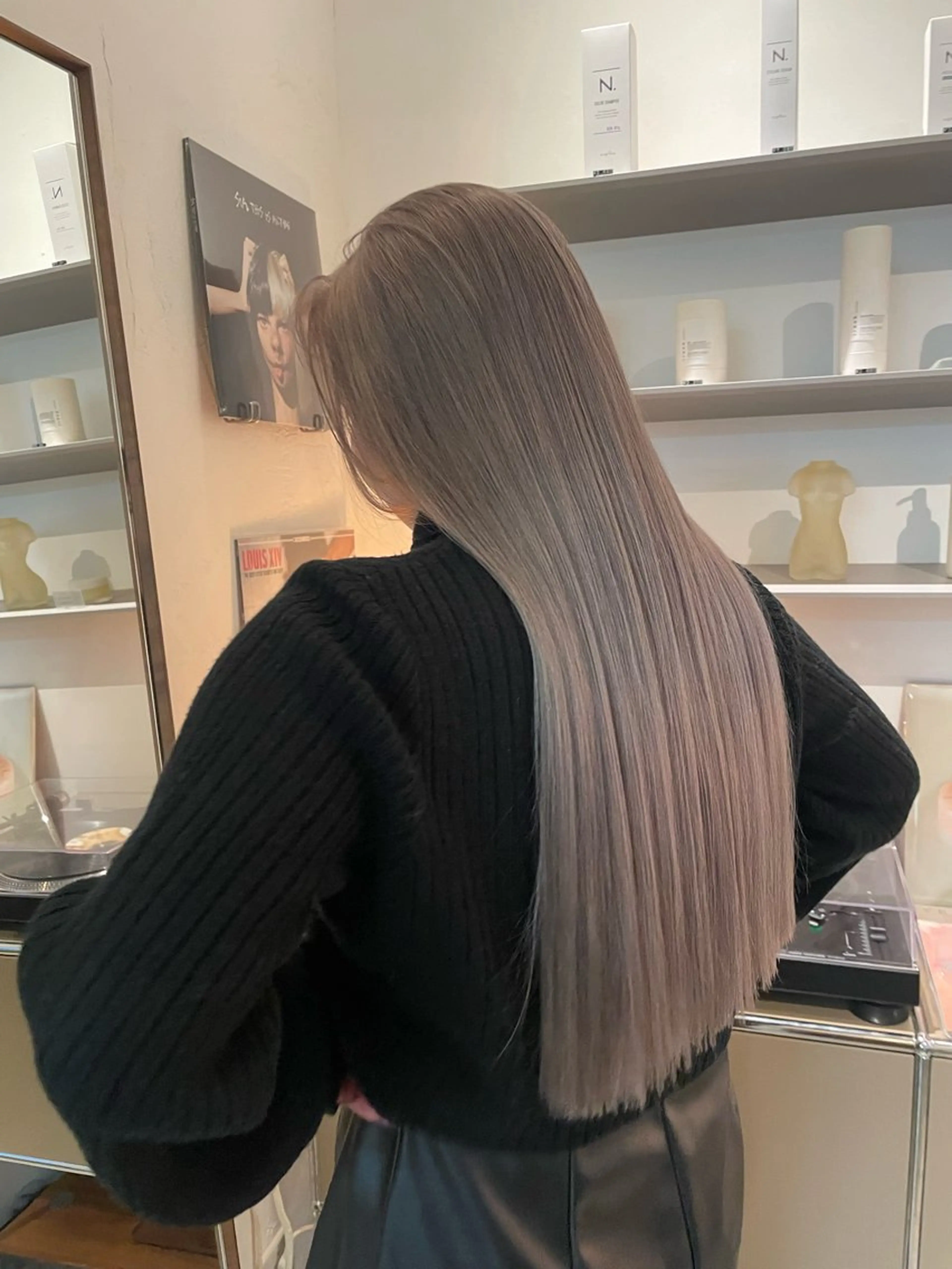 ロング カラー HITOMI ショートカットのヘアスタイル